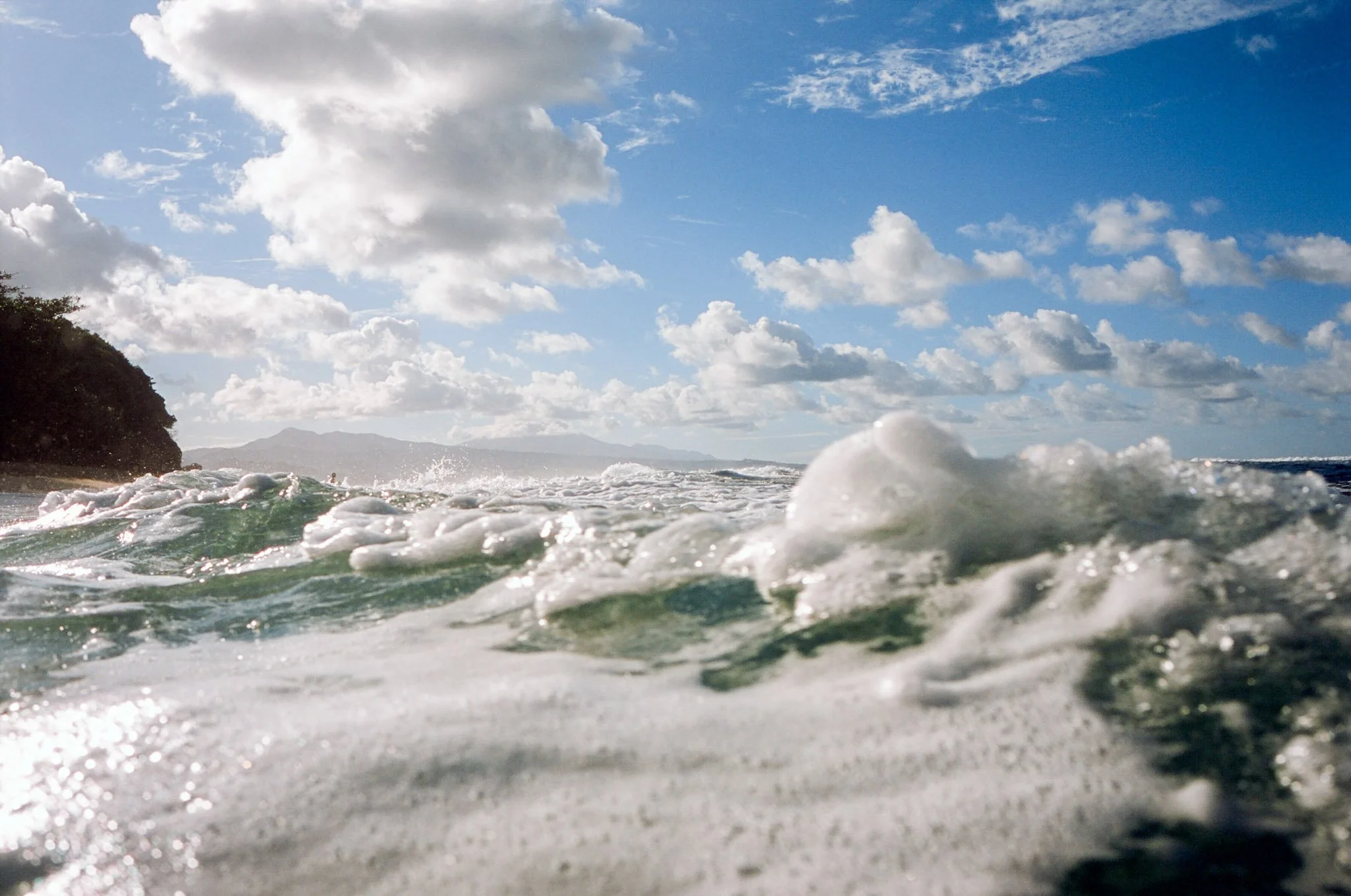 FILM_PHOTOGRAPHY_MARTINIQUE_FOAMY_WAVES.jpg