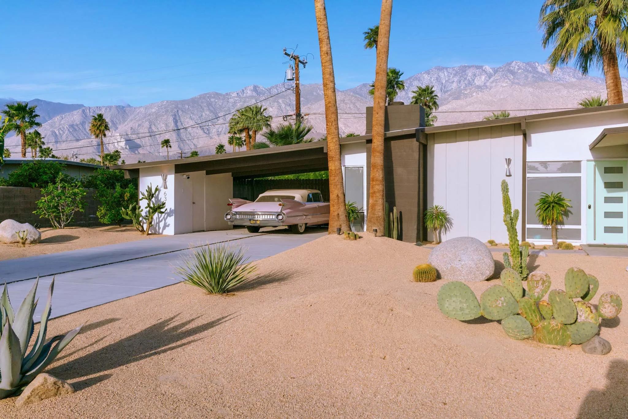 PALM_SPRINGS_PINK_CADILLAC_FINS_LANDSCAPE.jpg
