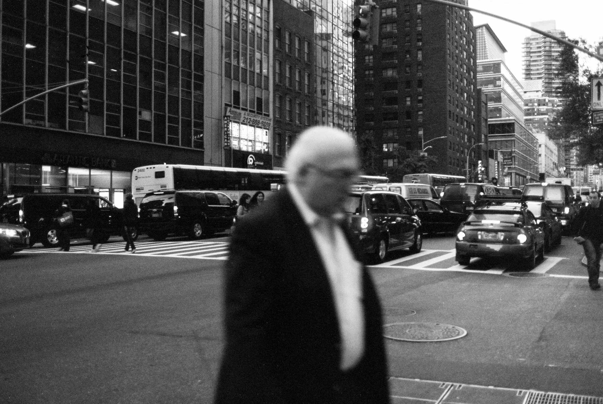 NEW_YORK_FILM_PHOTOGRAPHY_BLACK_WHITE_DEFOCUS_BLACK_WHITE_GRITTY.jpg