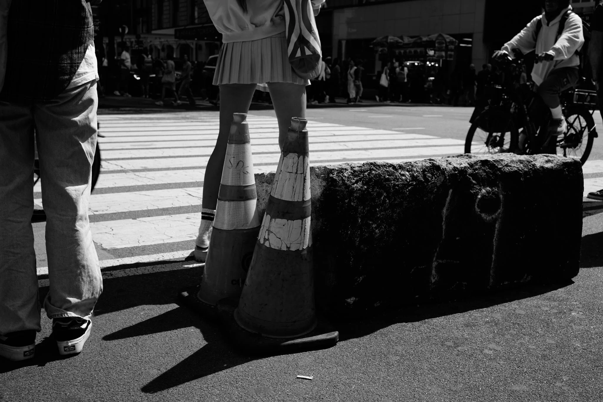 DIGITAL_STREET_PHOTOGRAPHY_NYC_CONES_LEGS.jpg