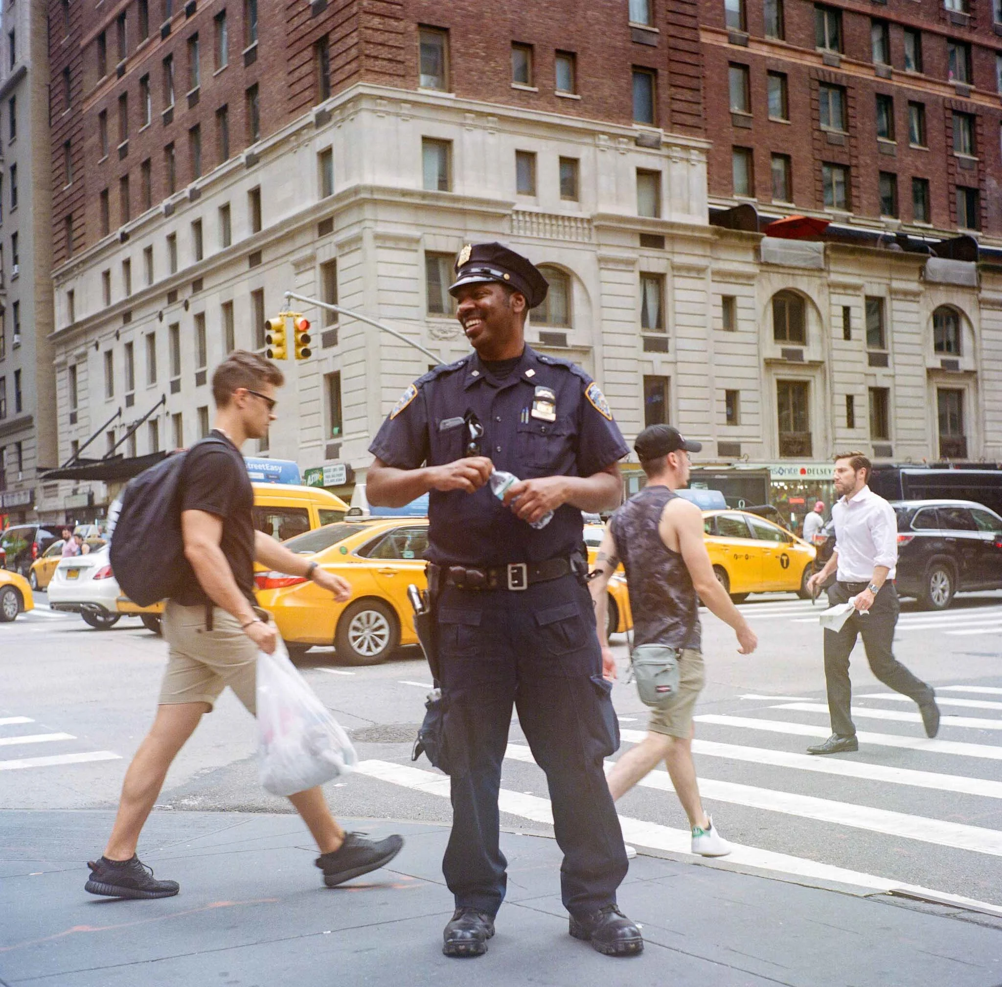 STREET_COP_SMILING_NEW_YORK_DAVID_LEE_PEXTON_PHOTOGRAPHY.jpg