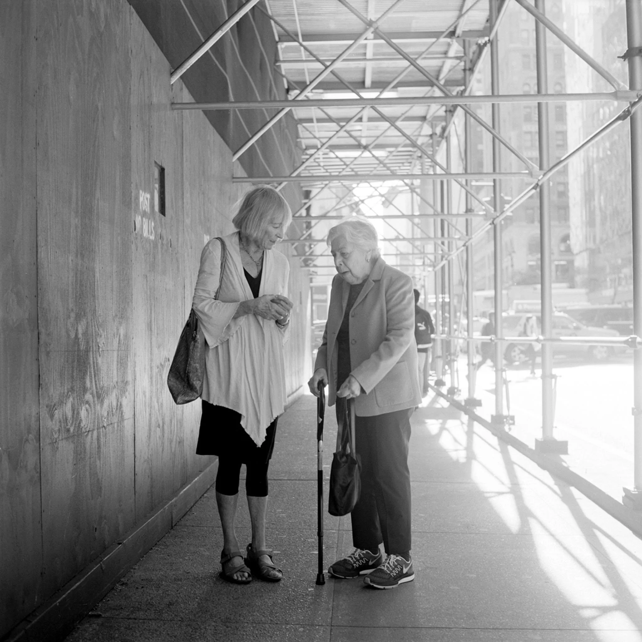 FILM_PHOTOGRAPHY_STREET_NYC_DISCUSSION_SCAFFOLDING.jpg
