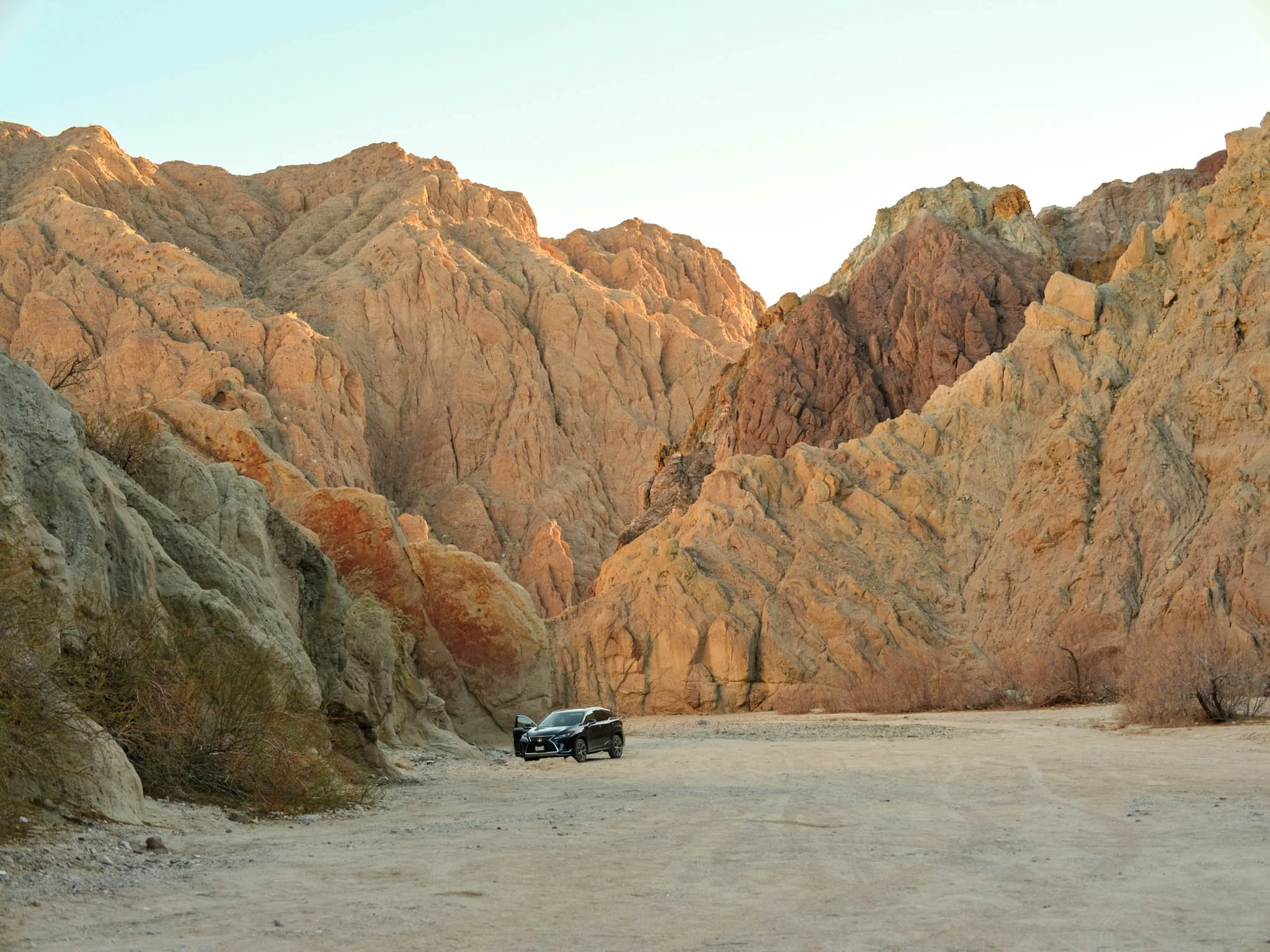 CALIFORNIA_DIGITAL_LANDSCAPE_PHOTOGRAPHY_PAINTED_CANYON_PARKING.jpg