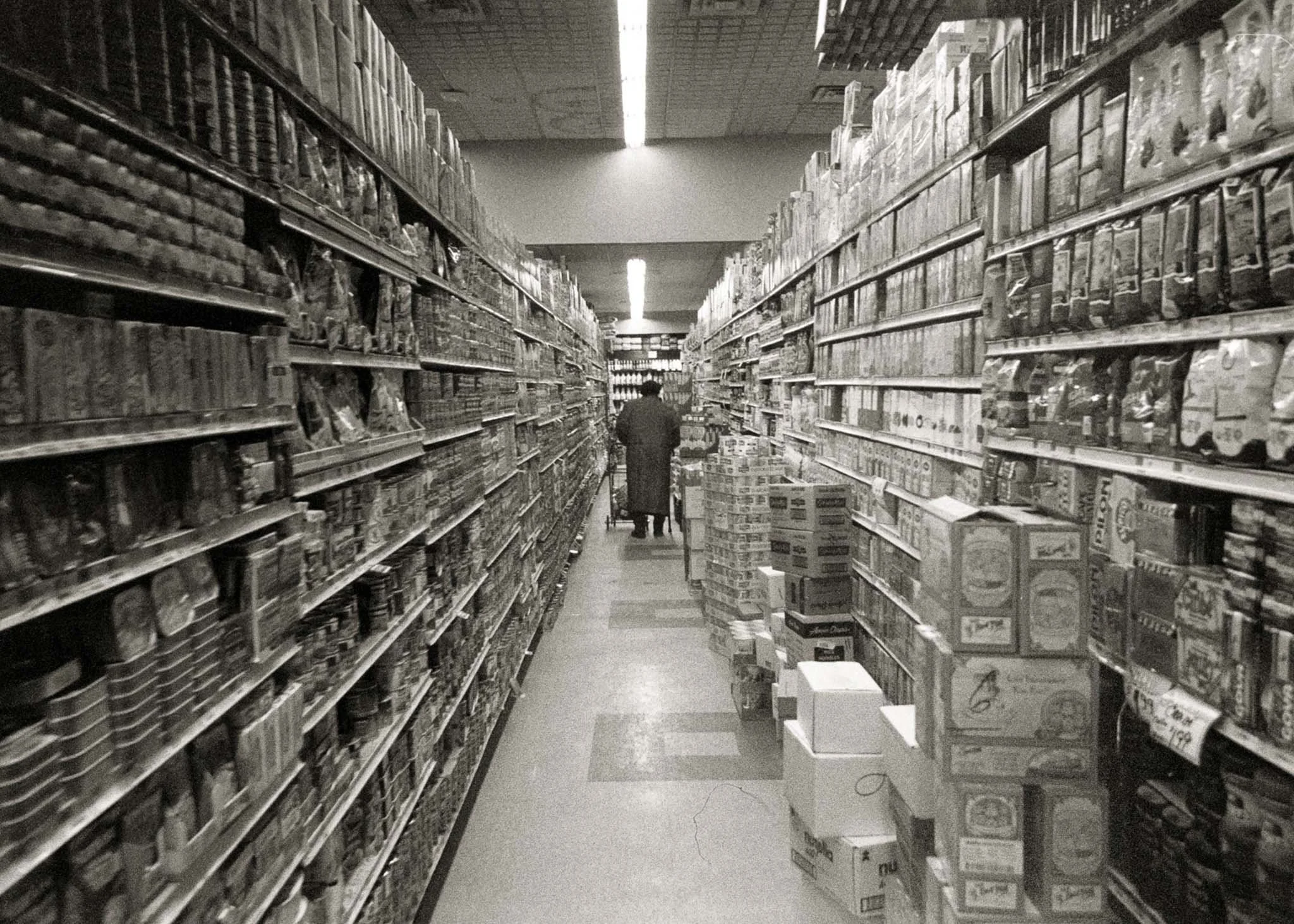 NEW_YORK_FILM_STREET_PHOTOGRAPHY_SUPERMARKET_VANISHING_POINT.jpg