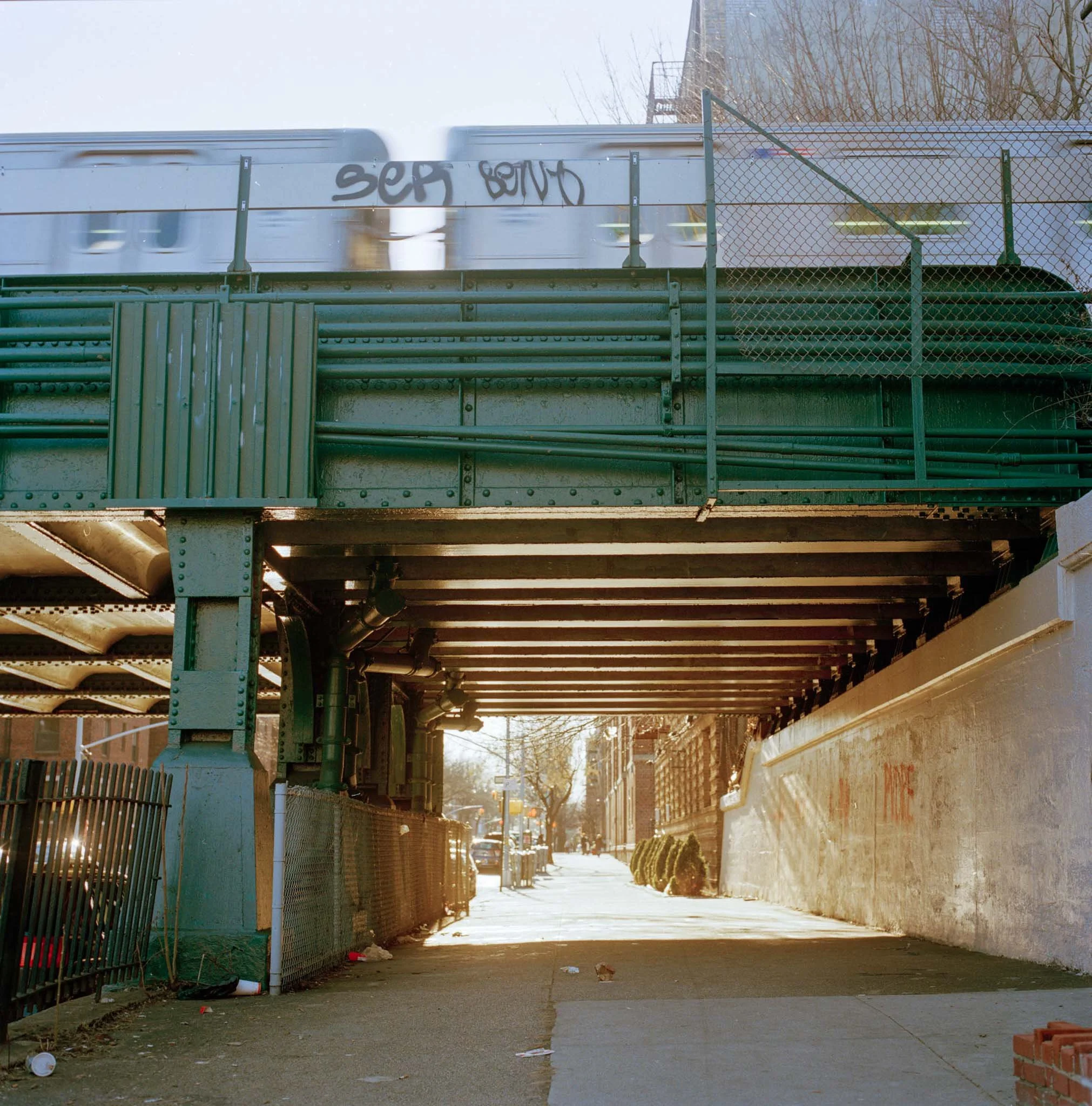 NEW_YORK_FILM_STREET_PHOTOGRAPHY_SUBWAY_BRIDGE_BROOKLYN.jpg