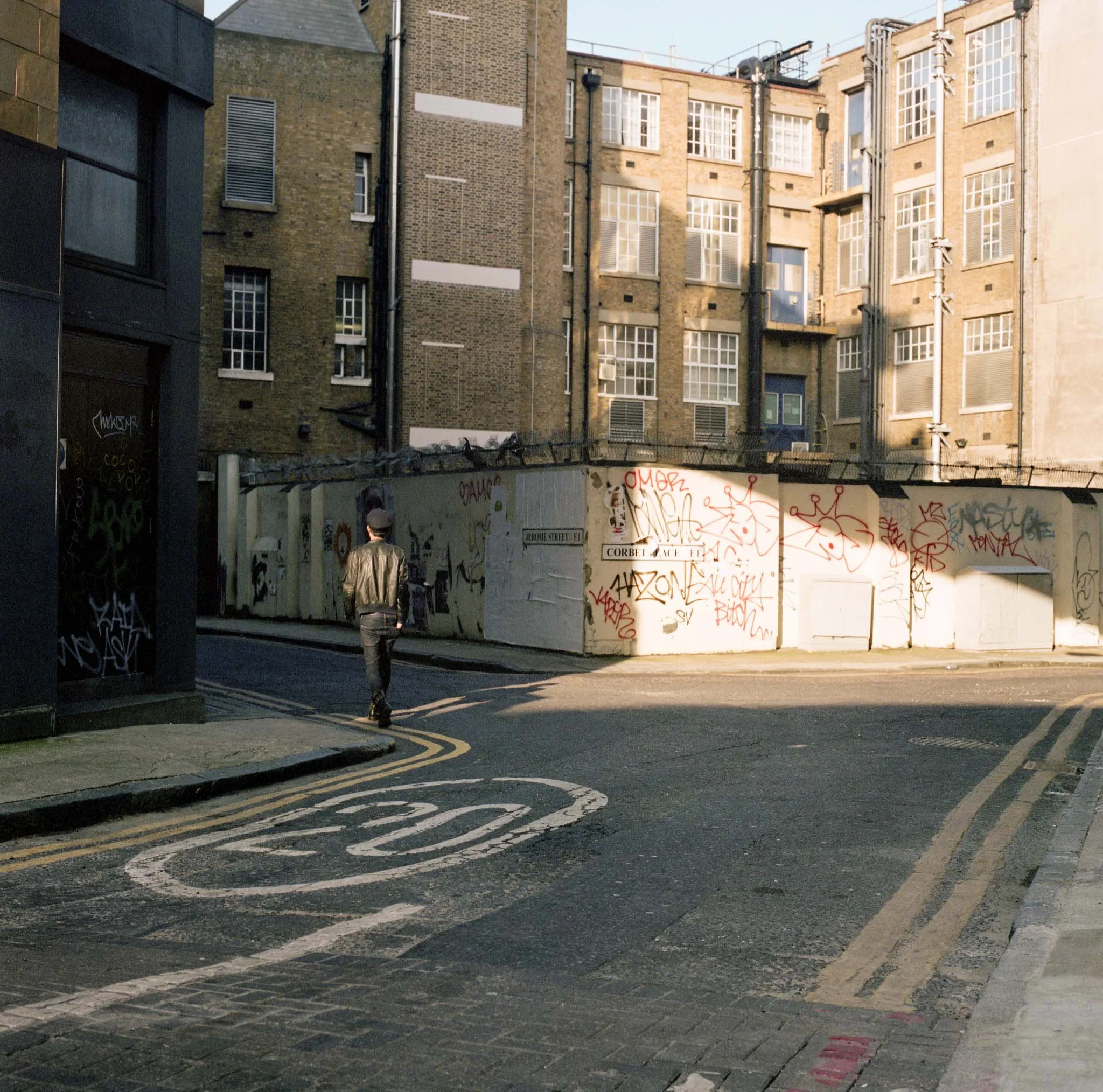 FILM_PHOTOGRAPHY_LONDON_STREET_BRICK_LANE_HIPSTER.jpg
