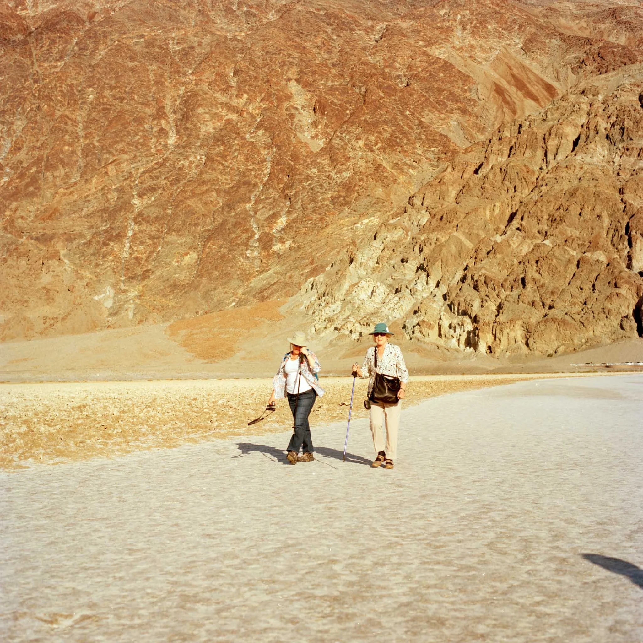FILM_PHOTOGRAPHY_CALIFORNIA_SALT_FLATS_HIKERS.jpg