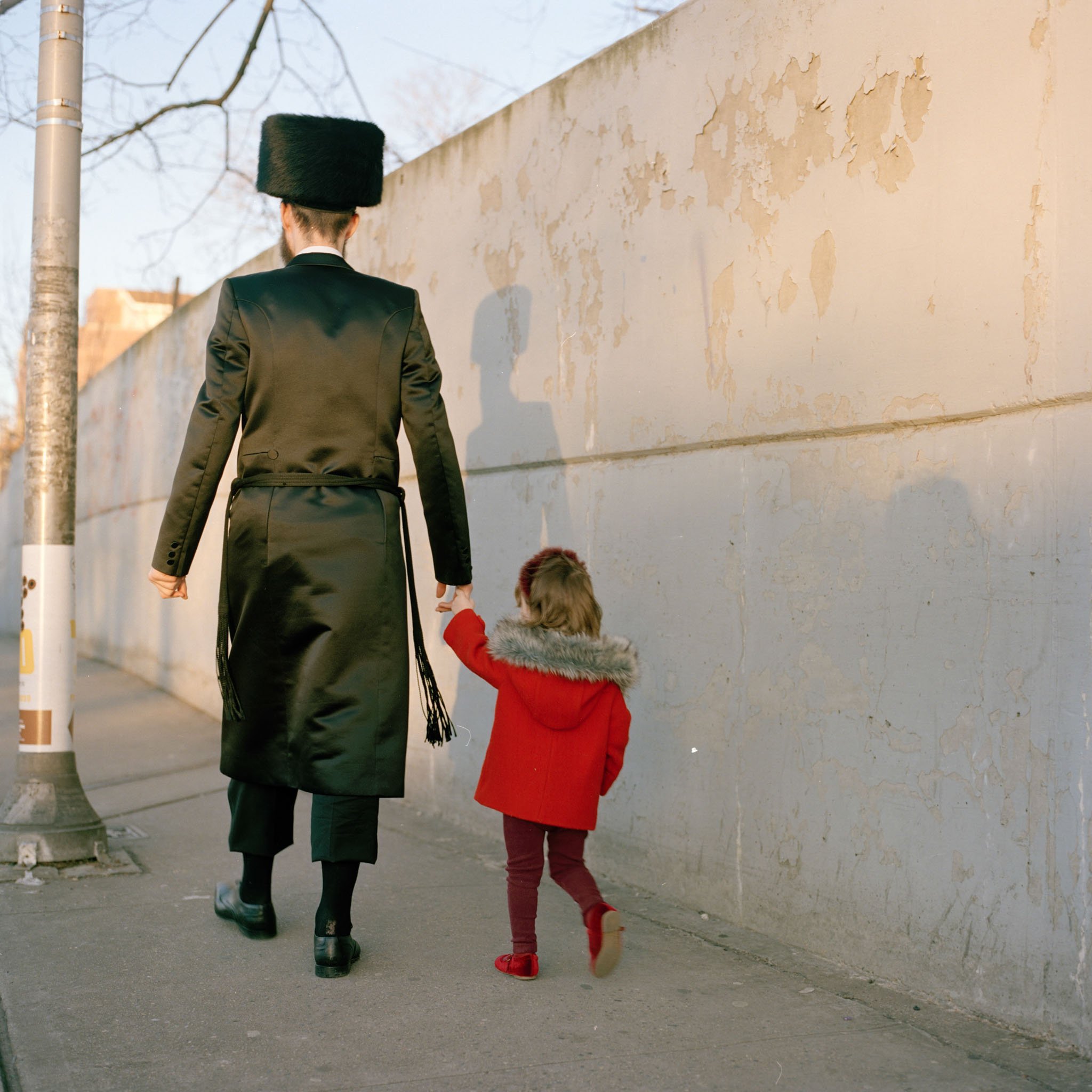 NEW_YORK_FILM_PHOTOGRAPHY_JEWISH_FATHER_HOLDING_DAUGHTERS_HAND.jpg