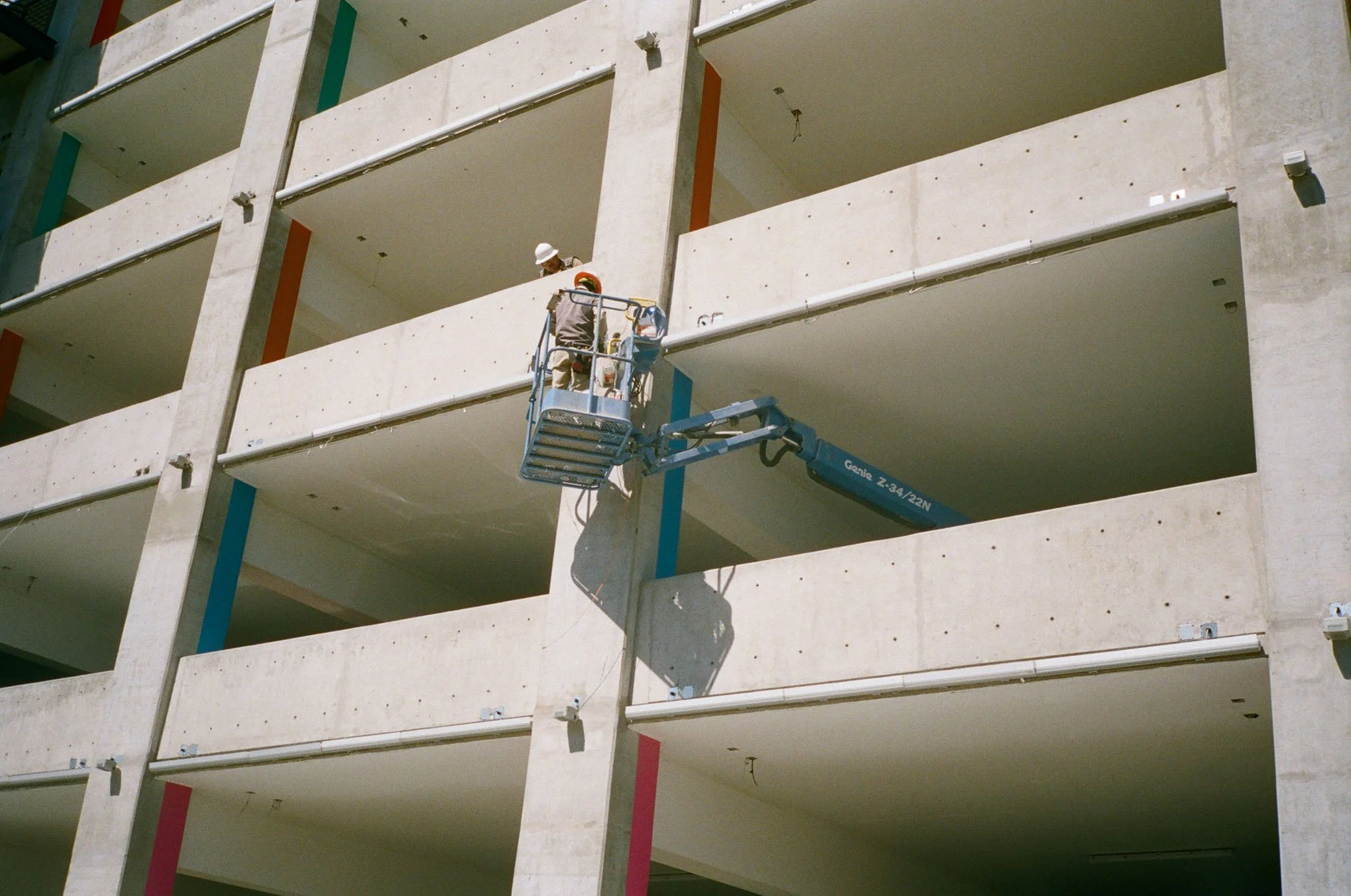 MEXICO_FILM_PHOTOGRAPHY_TWO-CONSTRUCTION_ON_A_PLATFORM.jpg