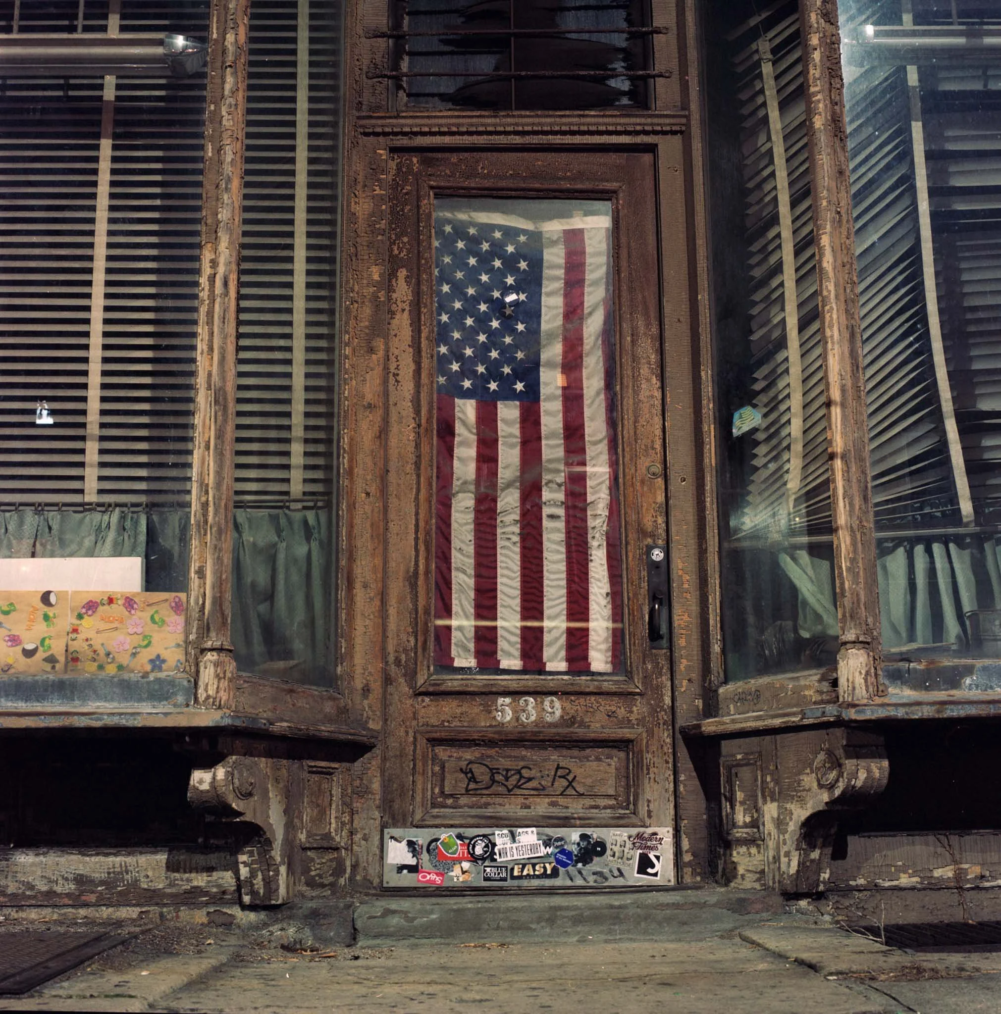 NEW_YORK_FILM_PHOTOGRAPHY_SHOP_FRONT_AMERICAN_FLAG.jpg