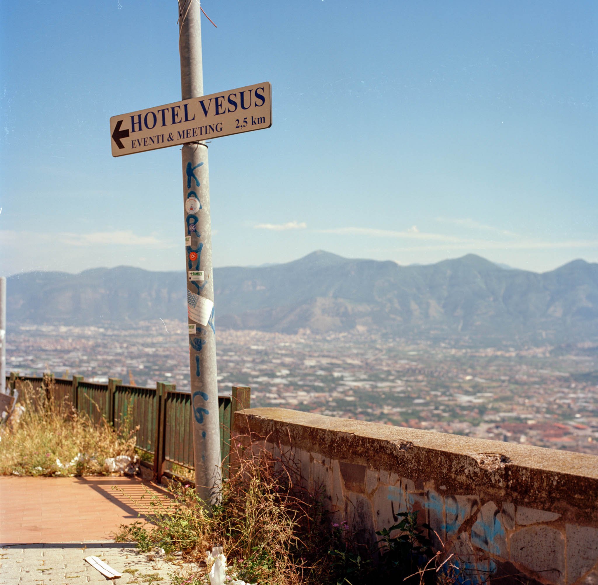 FILM_PHOTOGRAPHY_SANTA_MARIA_HOTEL_VESUS_VIEW.jpg