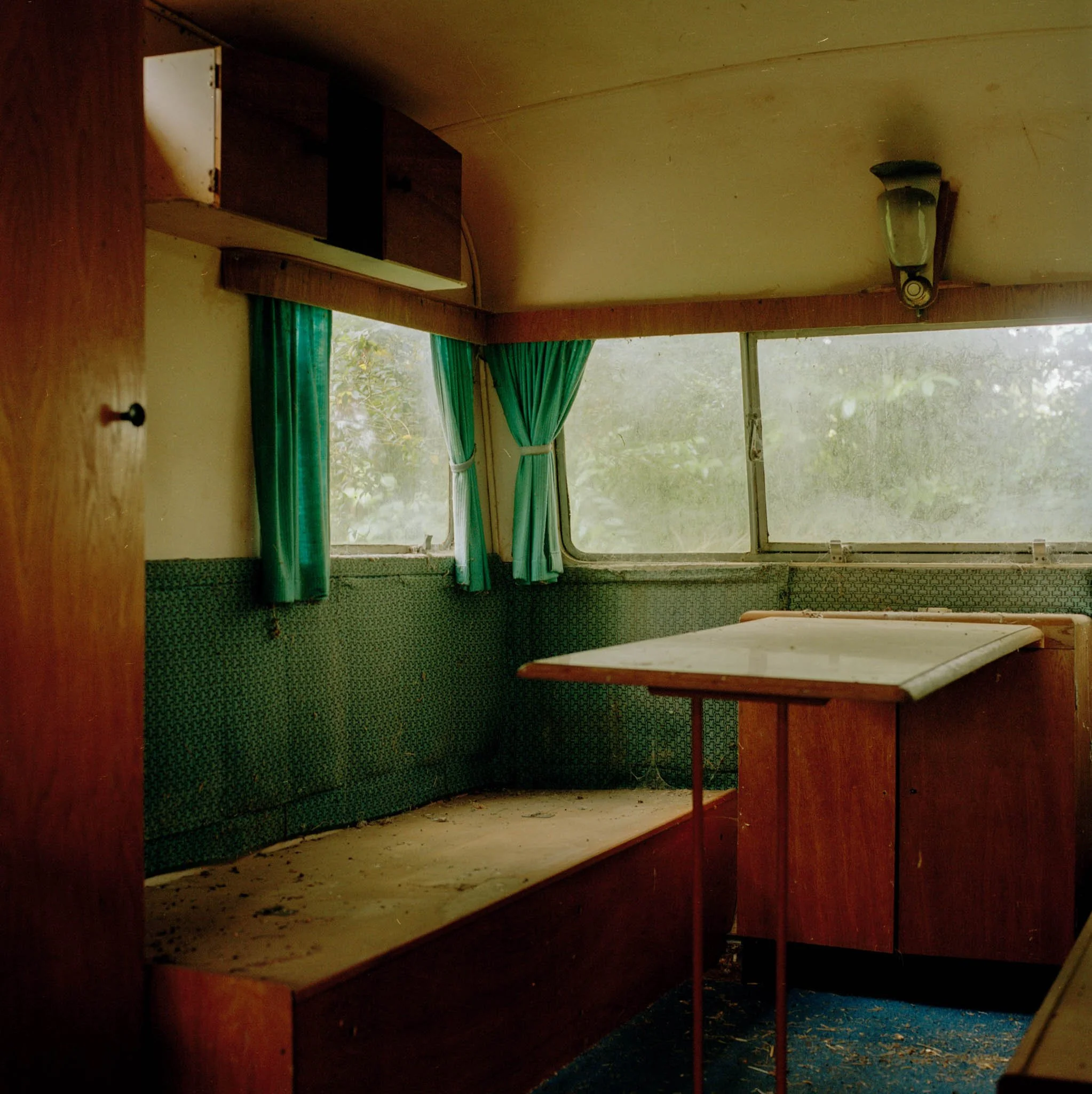 ENGLAND_FILM_PHOTOGRAPHY_ABANDONED_CARAVAN_HEREFORDSHIRE_-8.jpg