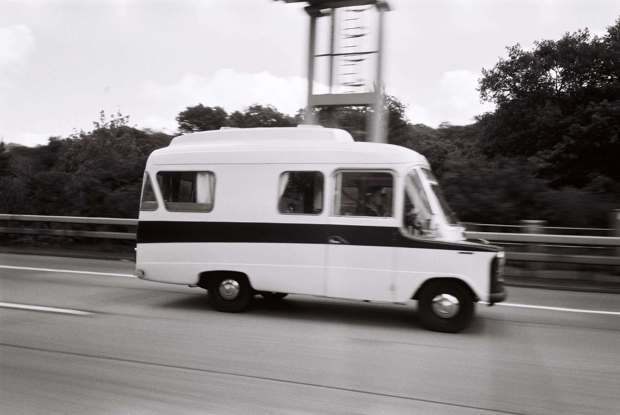 FILM_PHOTOGRAPHY_ENGLAND_VAN_MOTORWAY.jpg
