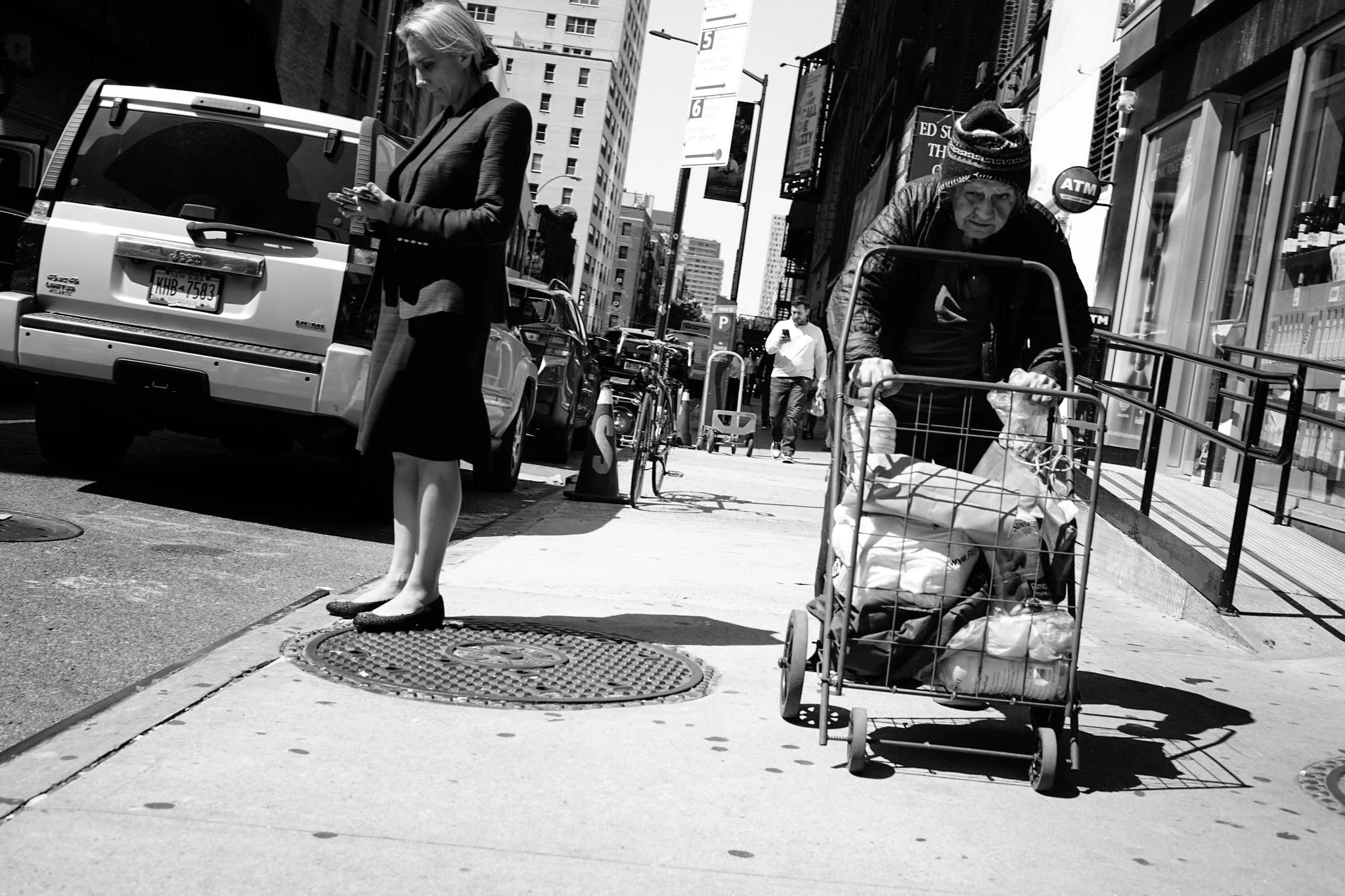 DIGITAL_STREET_PHOTOGRAPHY_NYC_DICHOTOMY.jpg