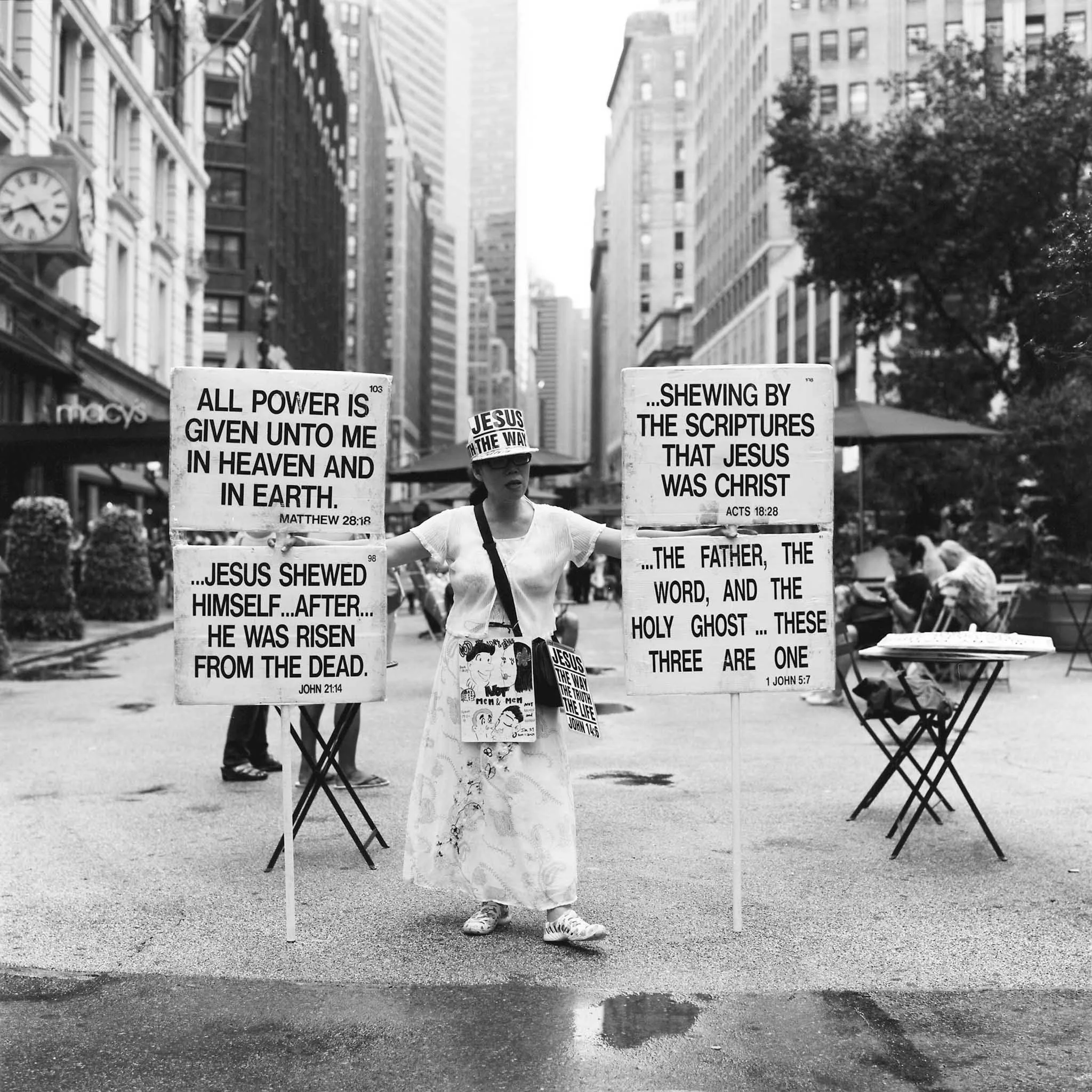 FILM_PHOTOGRAPHY_NYC_STREET_ASIAN_PREACHER.jpg
