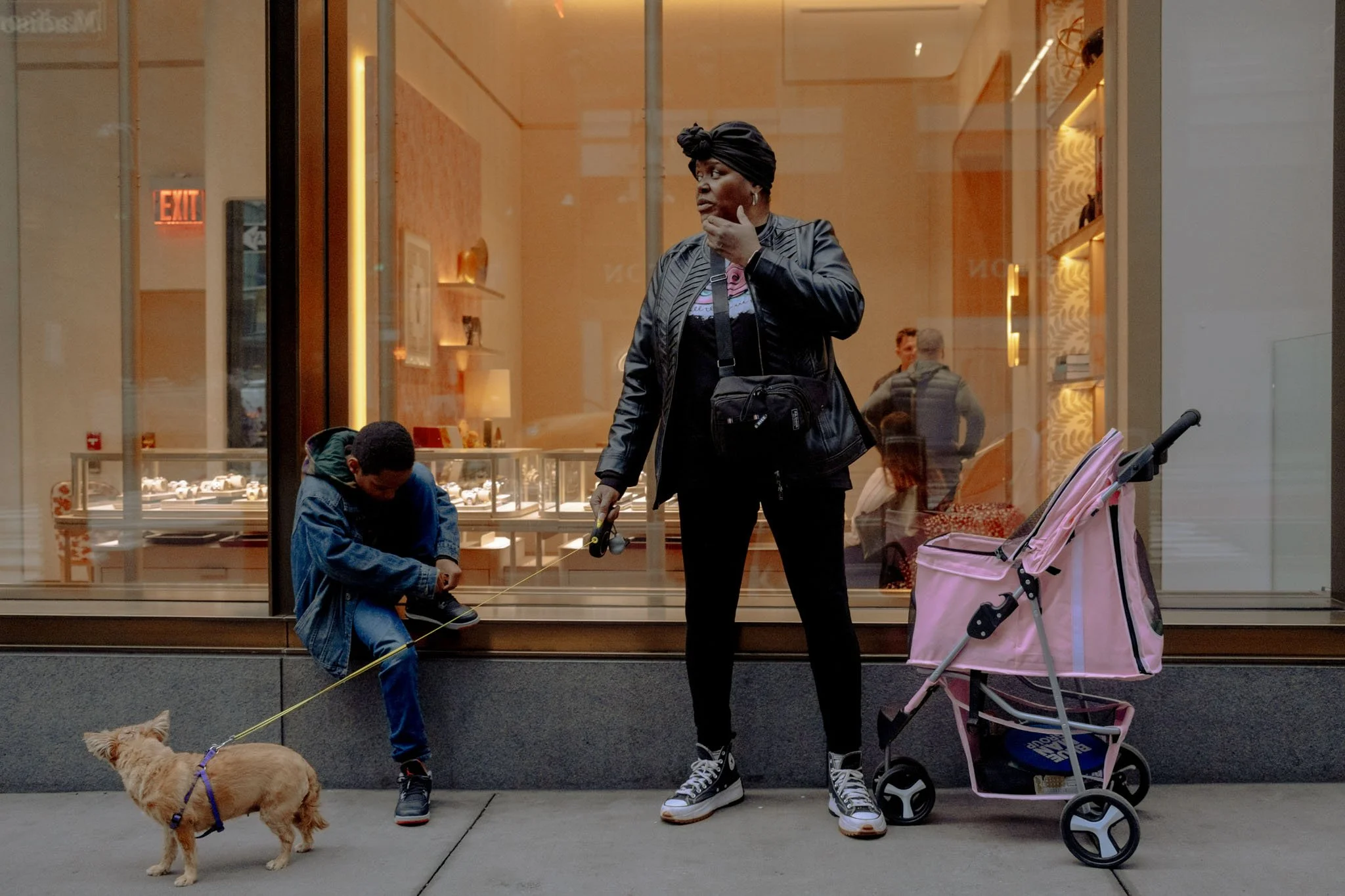 NEW_YORK_DIGITAL_STREET_PHOTOGRAPHY_DOG_LEASH_SON_SHOELACE.jpg