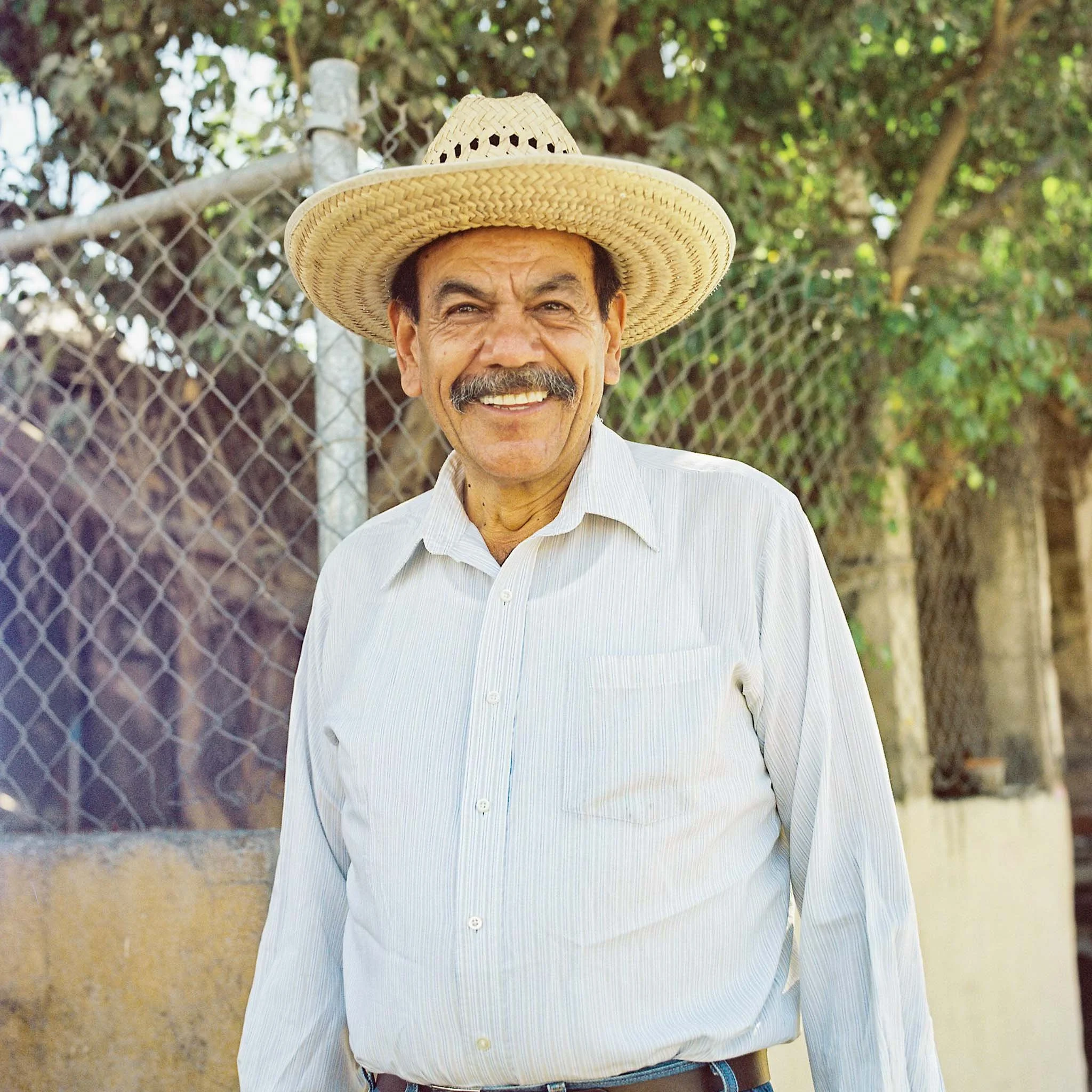 FILM_PHOTOGRAPHY_MEXICO_PORTRAIT_HOMBRE_HAT.jpg