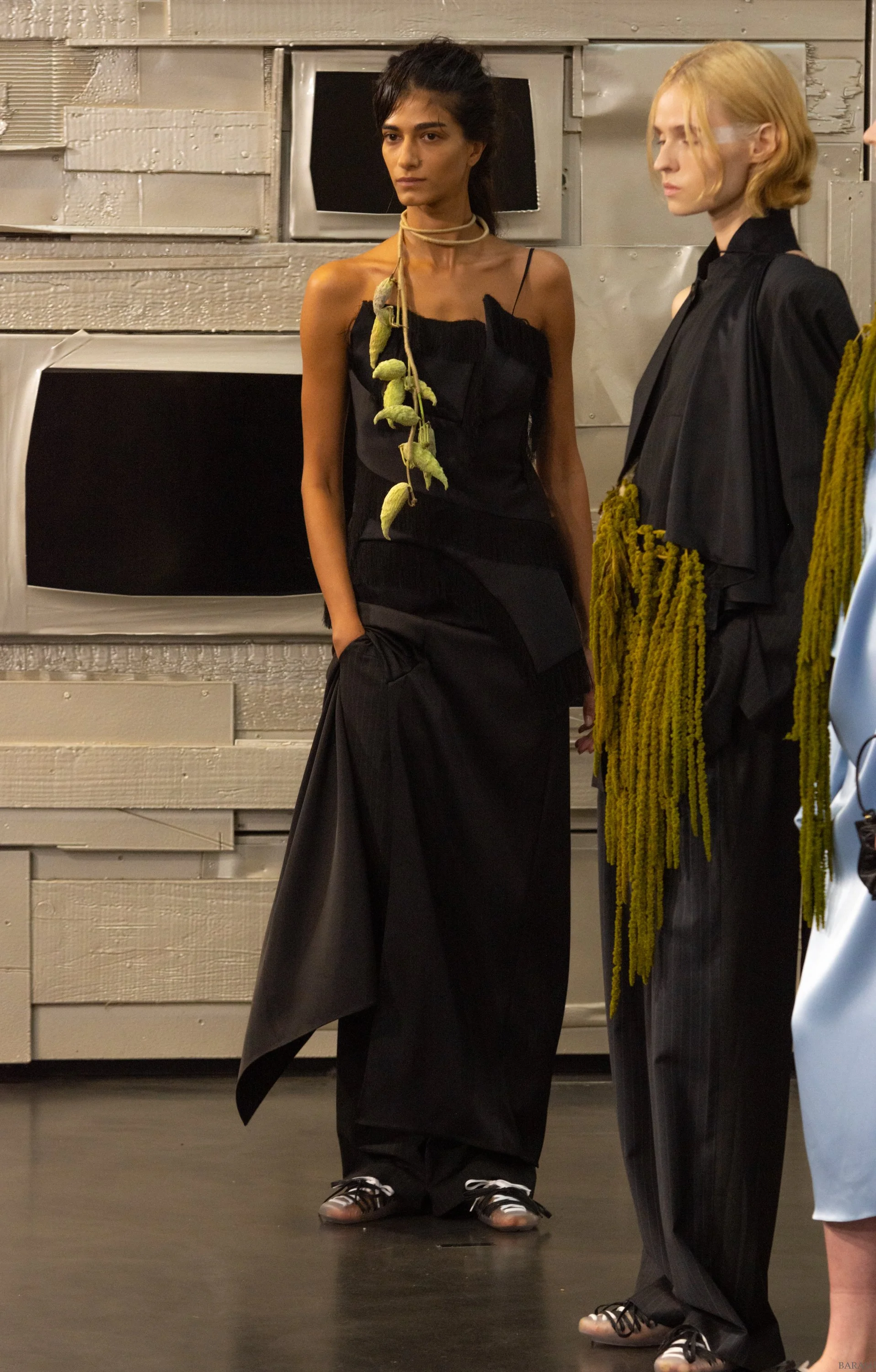 file 1916x3000_169416.jpg