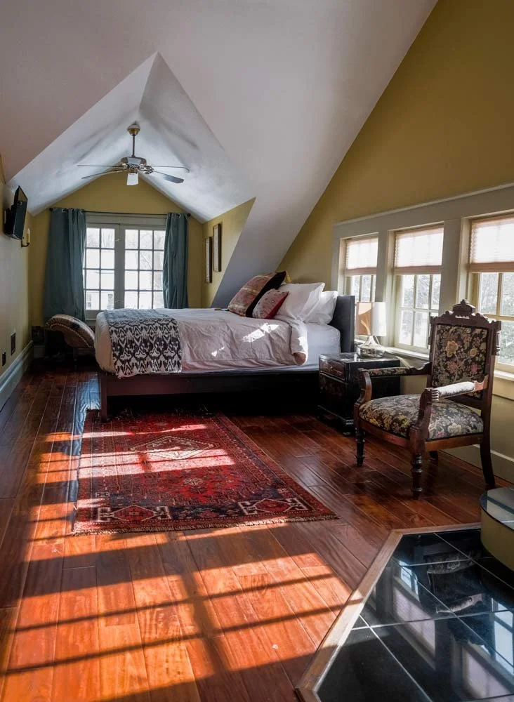 Judson Heath Colonial Inn Elton Room