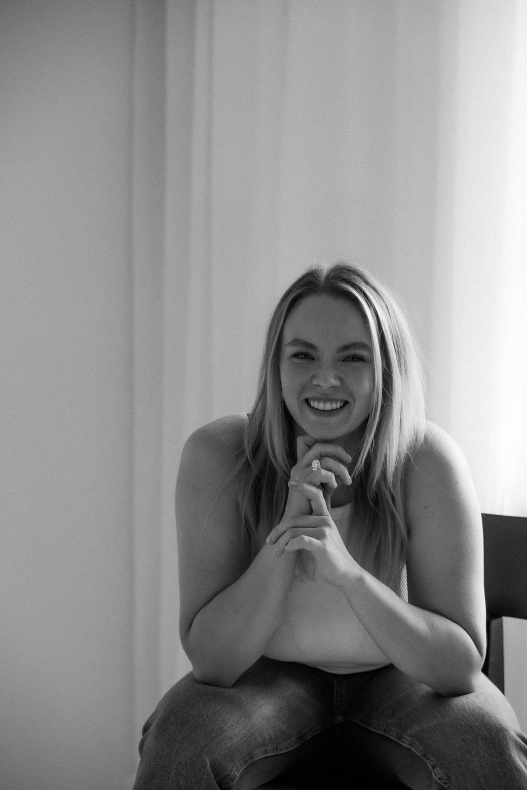 Yrittäjä Jenni Boughanmin henkilökuvaus. Kuvannut valokuvaaja Heidi Väisänen.