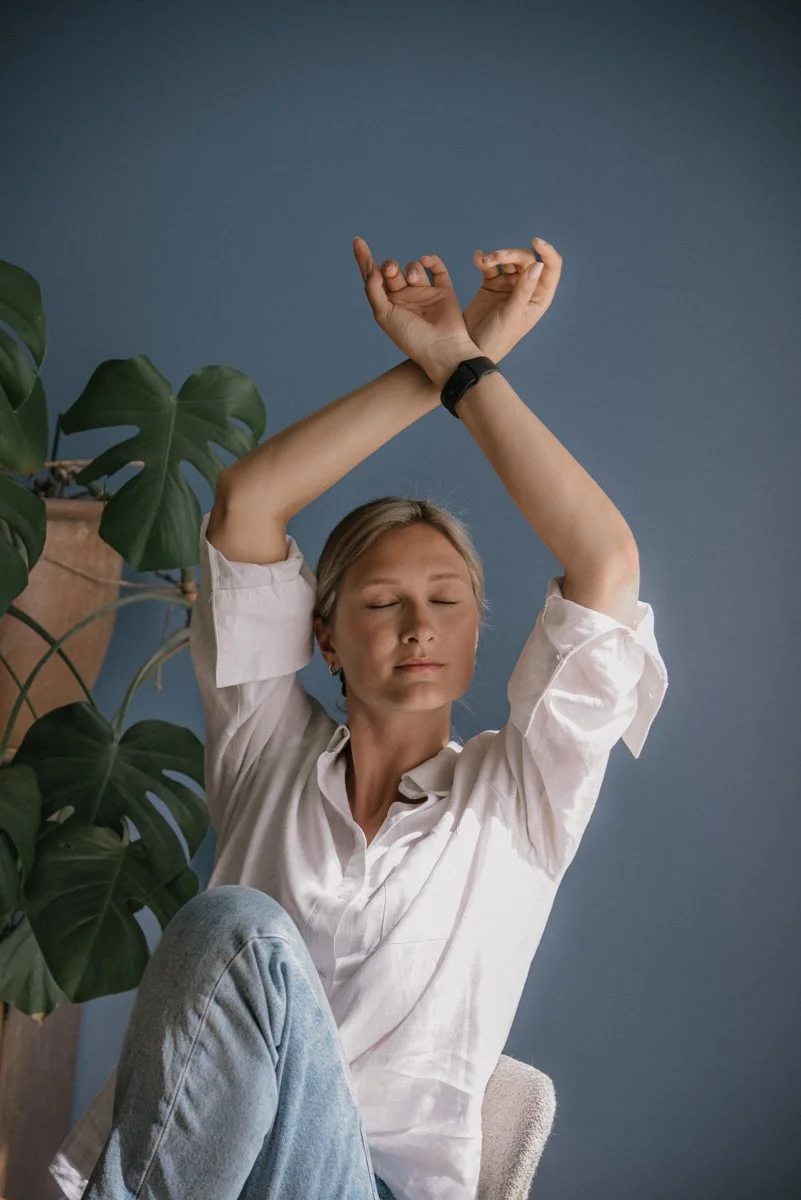 Seesteinen henkilökuva Neam Societyn yrittäjästä. Kuvannut valokuvaaja Heidi Väisänen.