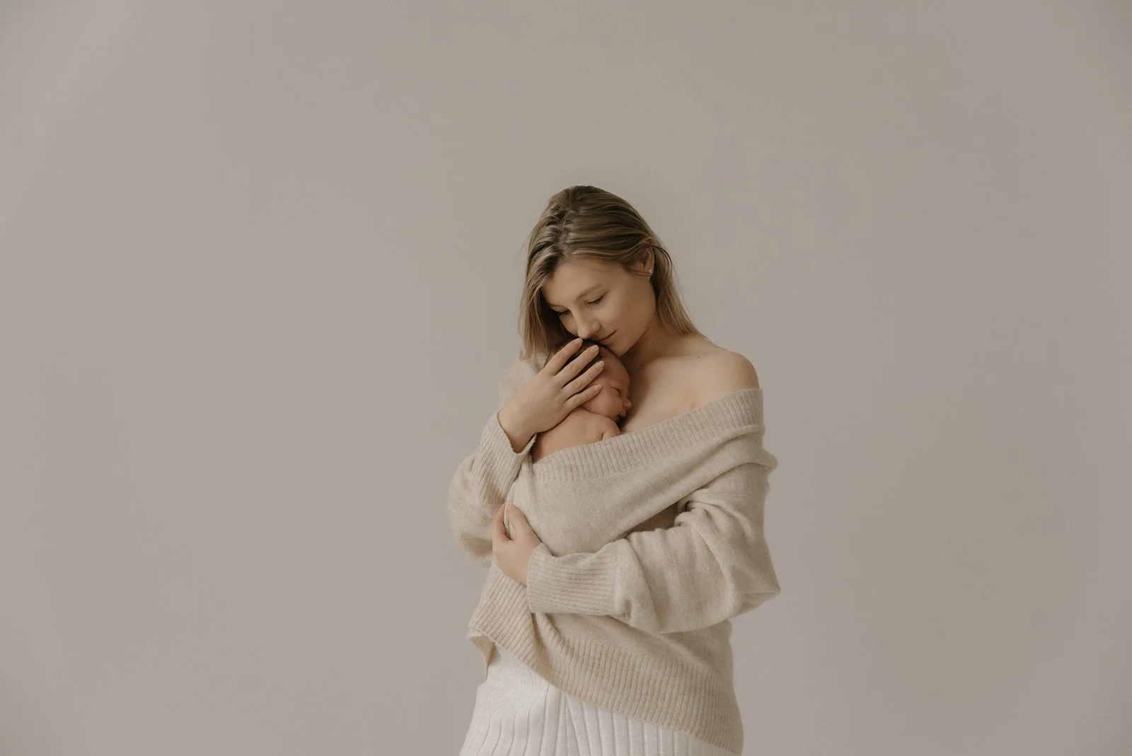 Harmoninen ja seesteinen lapsikuvaus.