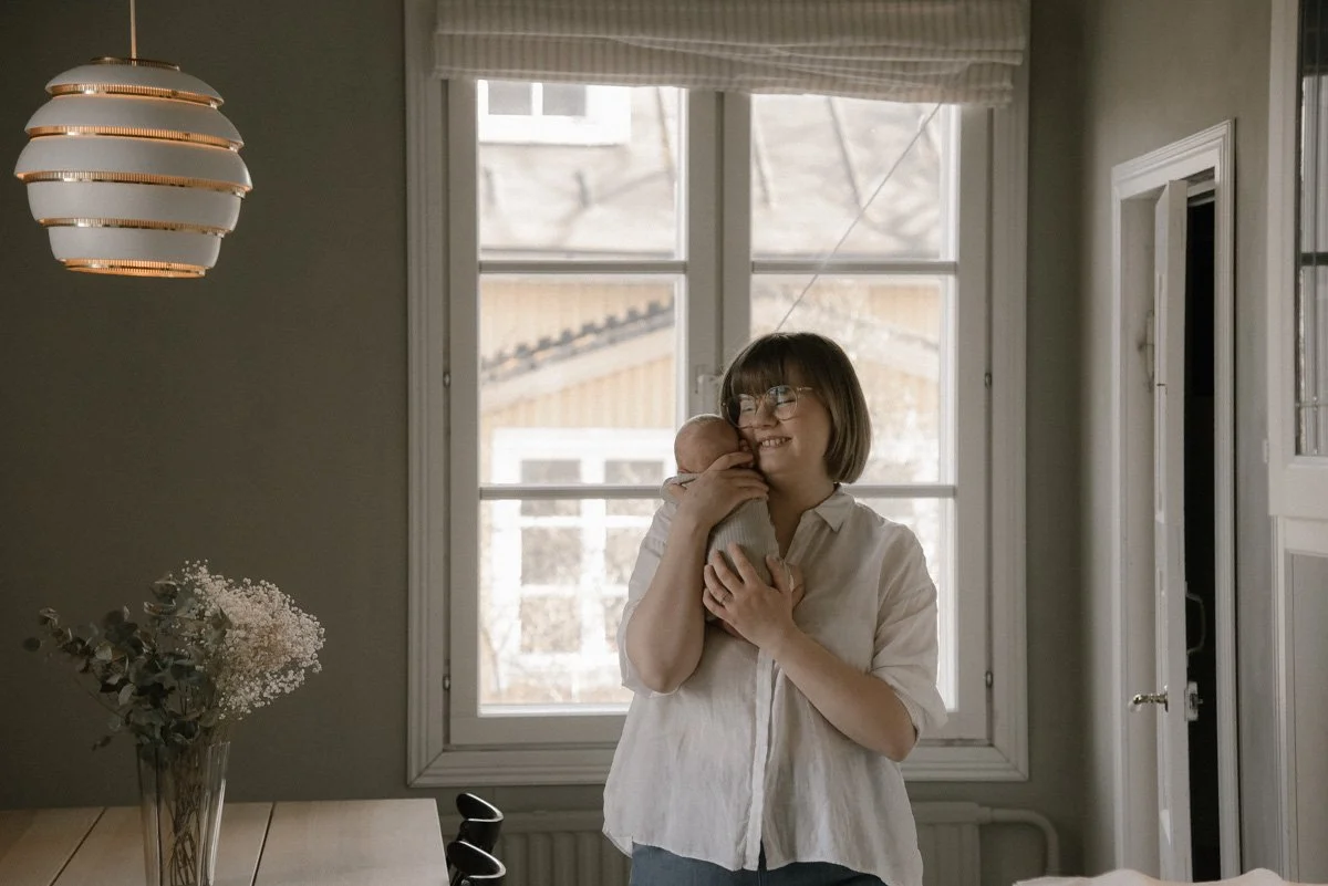 Kaunis koti toimii hyvänä miljöönä perhekuvissa.