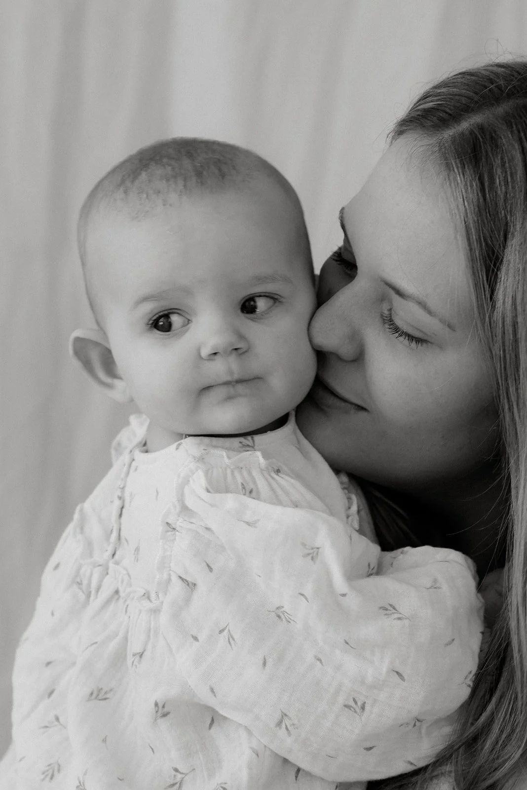 Äiti ja lapsi yhdessä muotokuvassa.