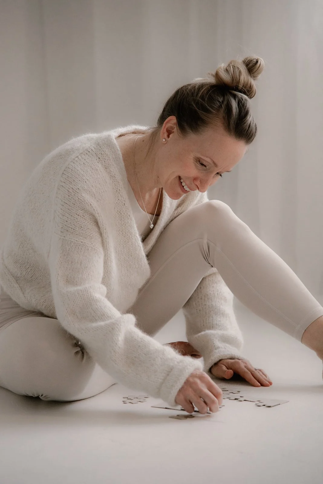 Vaumiin brändikuvaus. Hyvinvointialan yrittäjä kuvausstudiolla Keravalla.