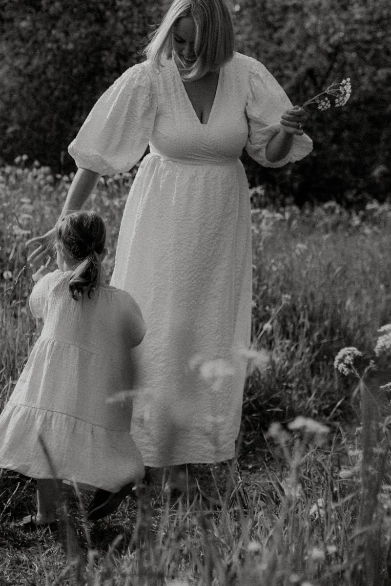  Heidi Väisänen - Valokuvaus - Odotusajankuvaus - Vauvakuvaus - Perhekuvaus - Äiti- ja lapsikuvaus - Vastasyntyneenkuvaus - Pariskuntakuvaus - Kuvaus kotona - Helsinki - Espoo - Vantaa - Pääkaupunkiseutu - Kerava - Savio - Tuusula - Lauttasaari 