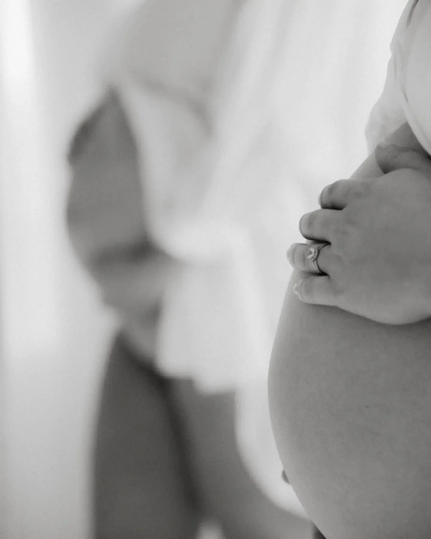 Ulkona vai studiossa - kumpi on parempi odotusajan kuviin?

Totuus: kummatkin❤️❤️

Valitse se, mik&auml; ensimm&auml;isen&auml; tuli mieleesi
- luota siihen.

Ulkona luonnossa hetki saa el&auml;&auml; omana itsen&auml;&auml;n.

Studiossa rauha ja l&a