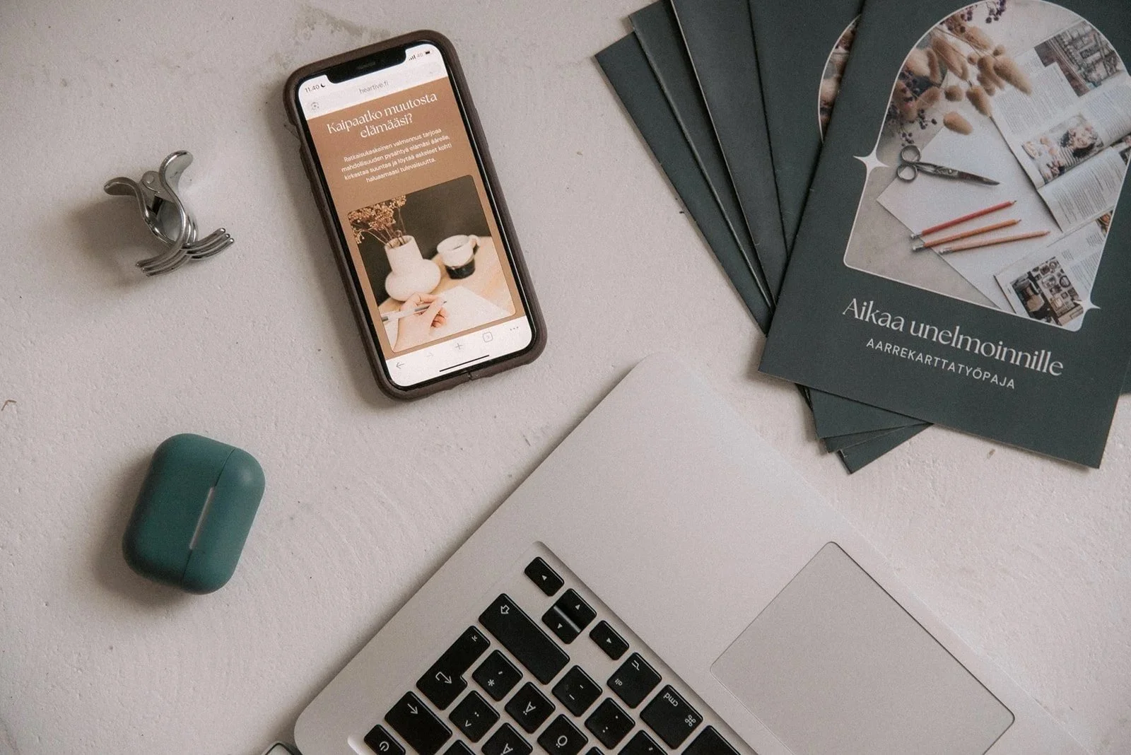 Heartiven brändikuvassa yrittäjän tärkeitä työkaluja.