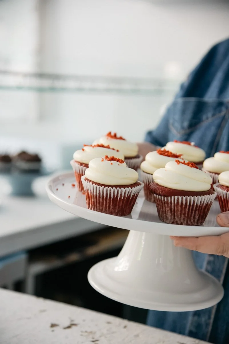 Tuotekuvaus Bakerikan kahvilassa Helsingissä. Kuvannut brändikuvaaja Heidi Väisänen.
