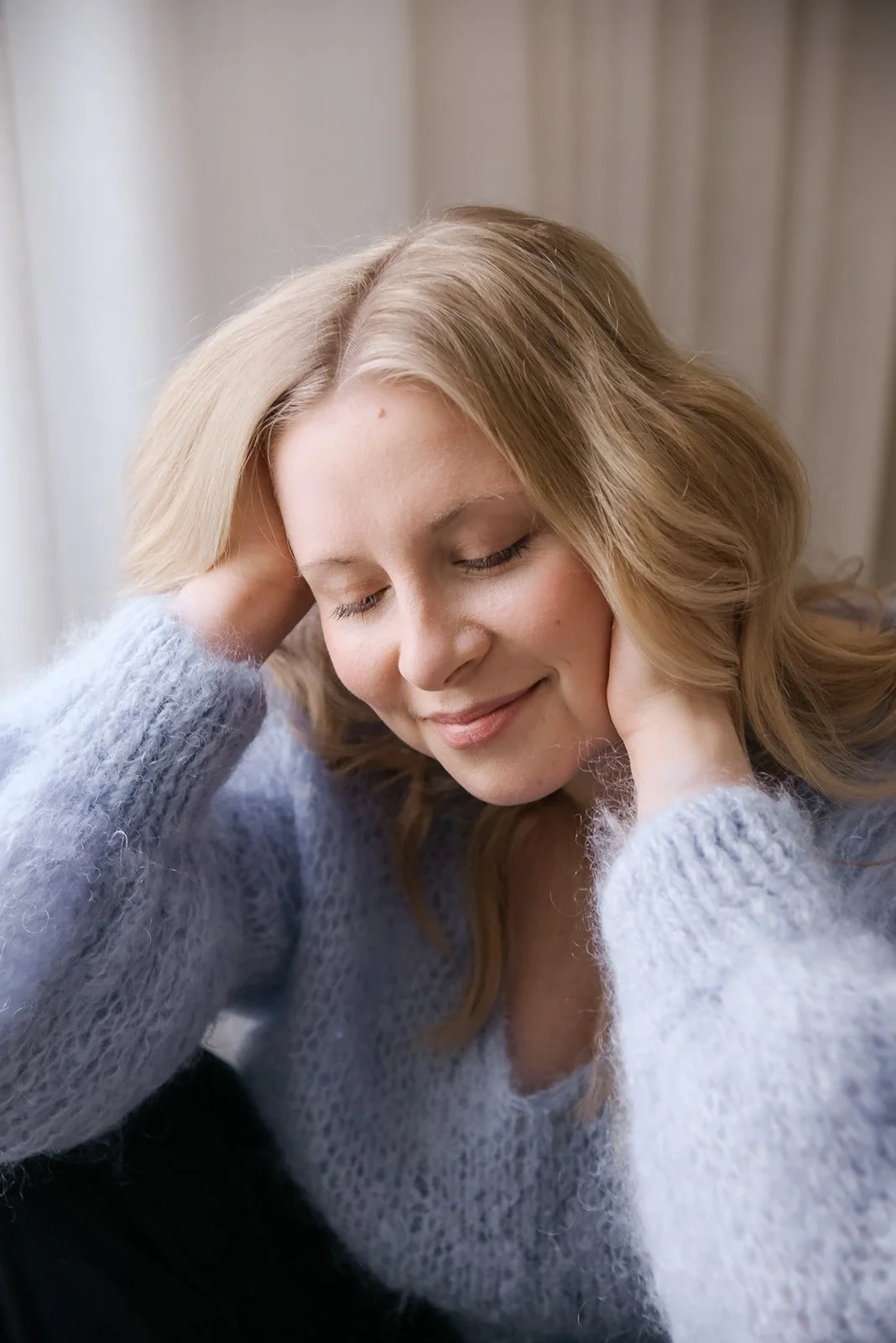 Henkilökuva doula Jutta Alasesta. Kuvannut Heidi Väisänen.