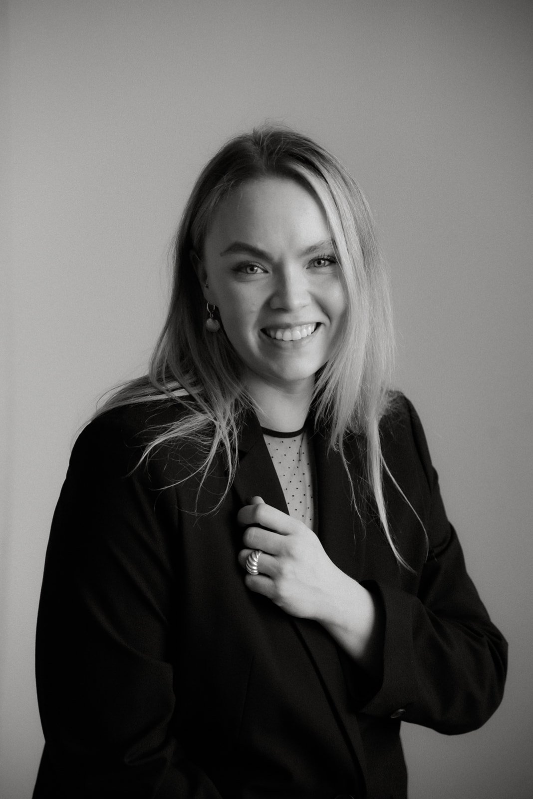 Mustavalkoinen muotokuva yrittäjästä.