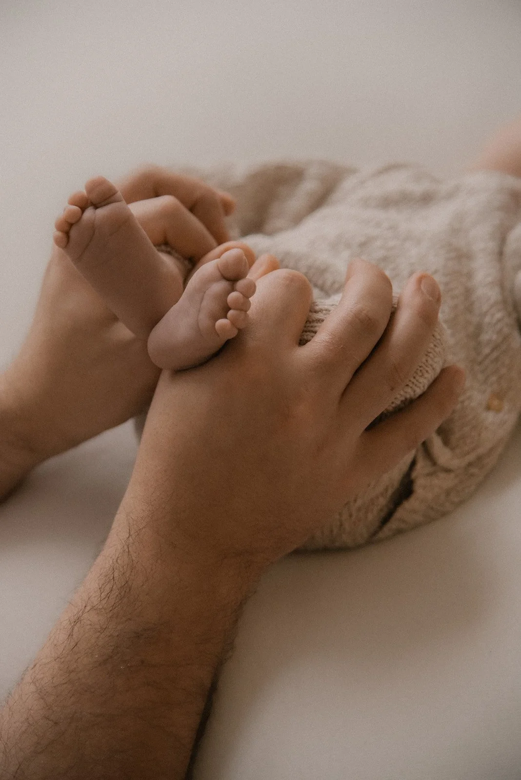 Vauvakuvausta valoisassa studiossa Keravalla.