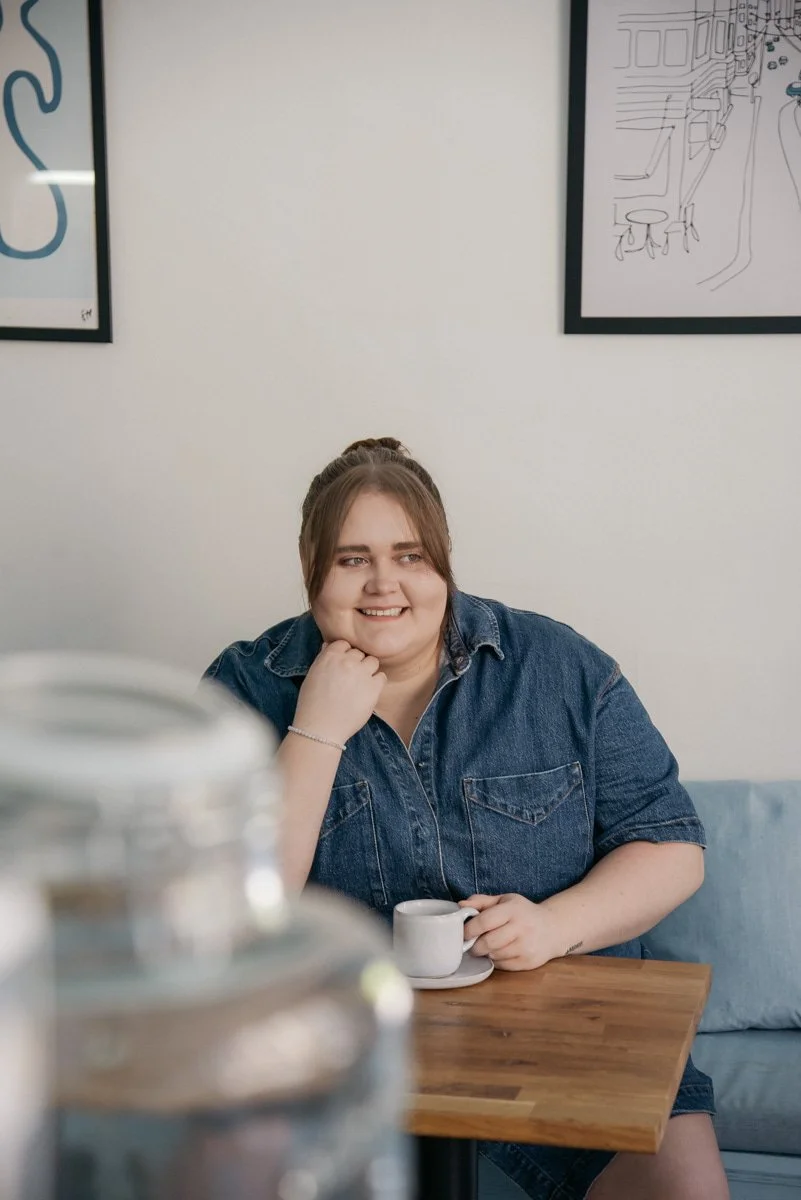 Bakerikan liiketilassa järjestetty yrityskuvaus. Kuvannut henkilökuvaaja Heidi Väisänen.