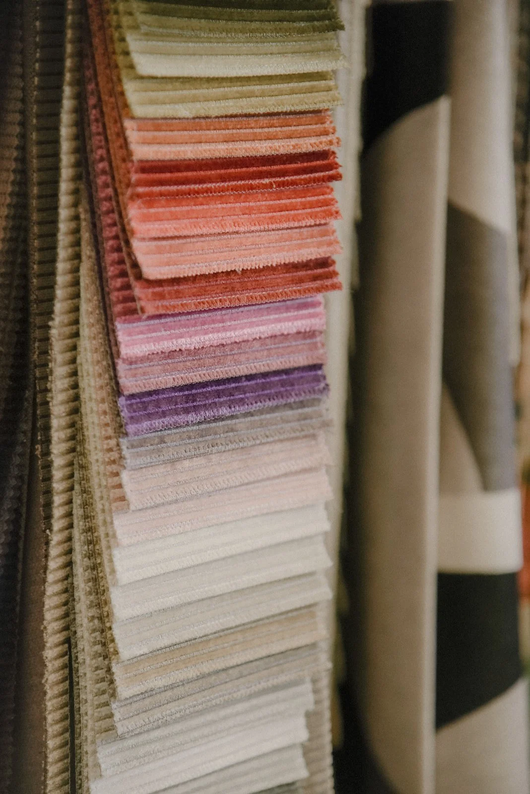 Verhoomoliike Eklundin kangasnäytteitä. Kuvannut yrityskuvaaja Heidi Väisänen.