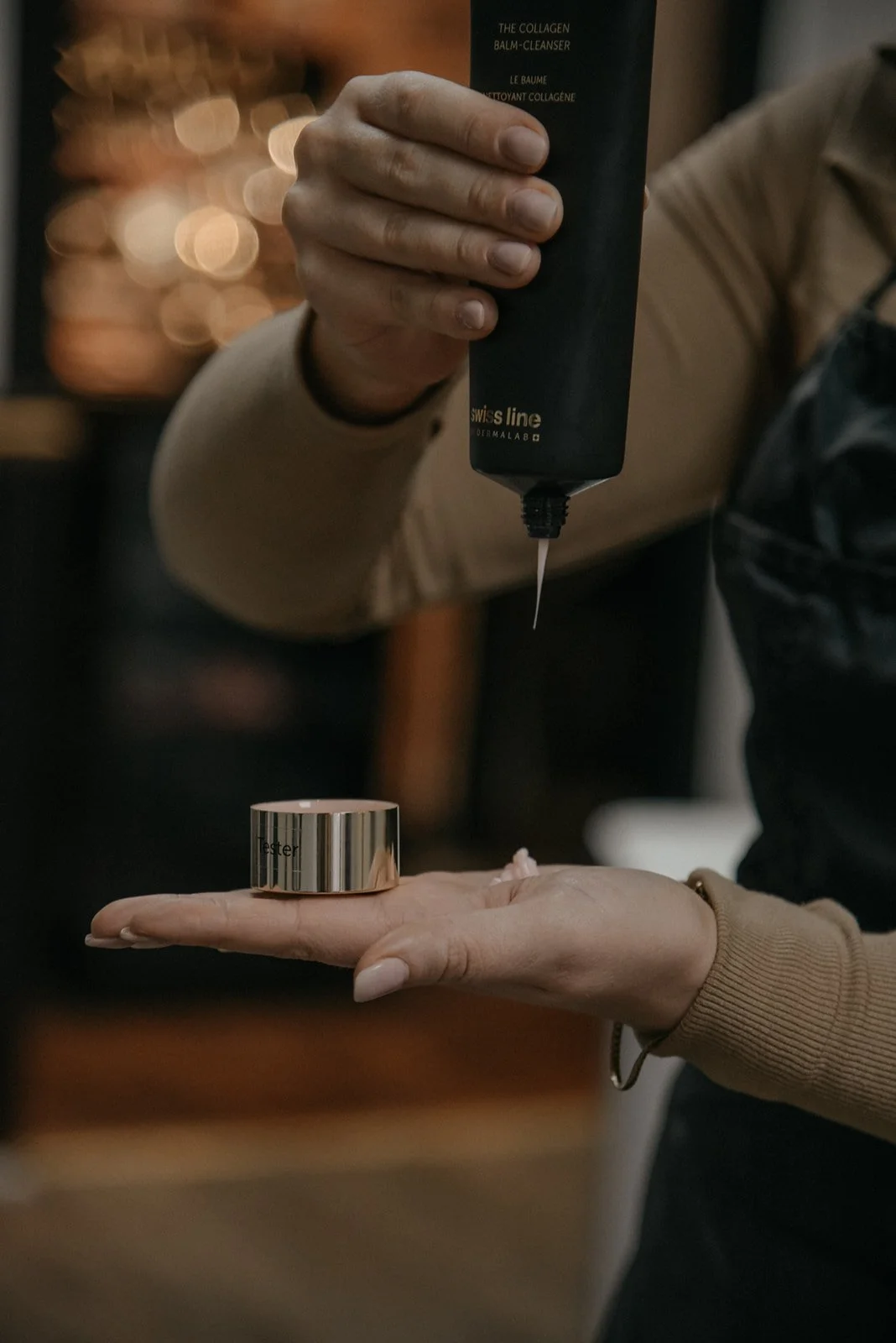 Hykken yrityskuvaus, lähikuva kampaajan työstä.