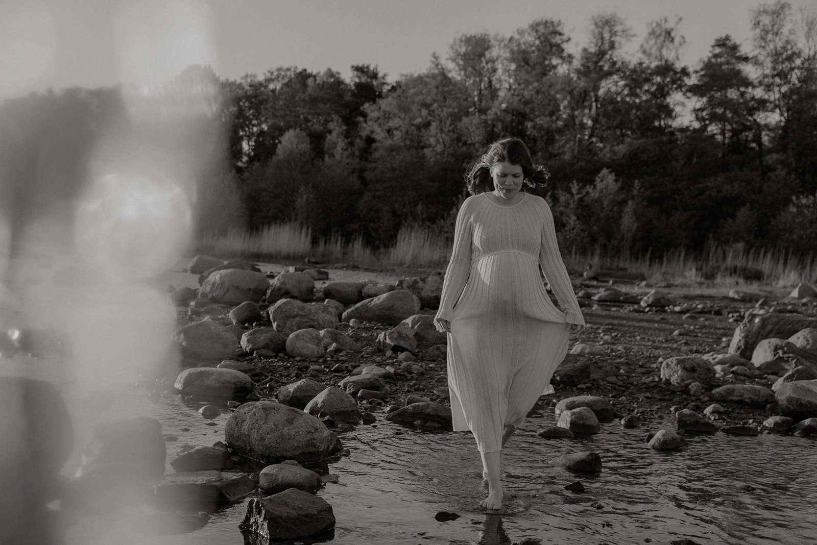 Mustavalkoinen odotuskuva.