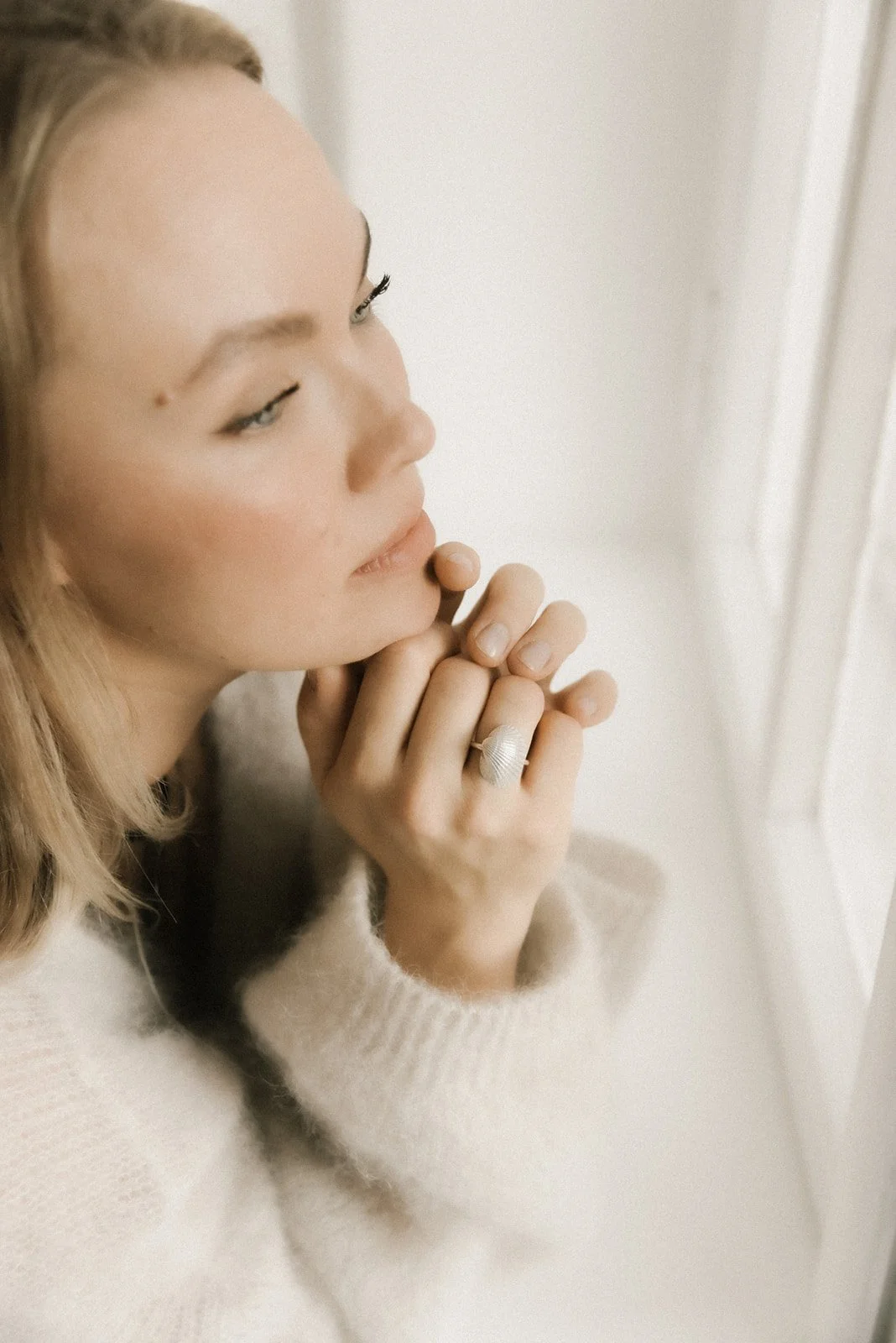 Yrityskuvaus Heidi Väisäsen studiolla Keravan Saviossa. Kuvattavana Jemilia Design.