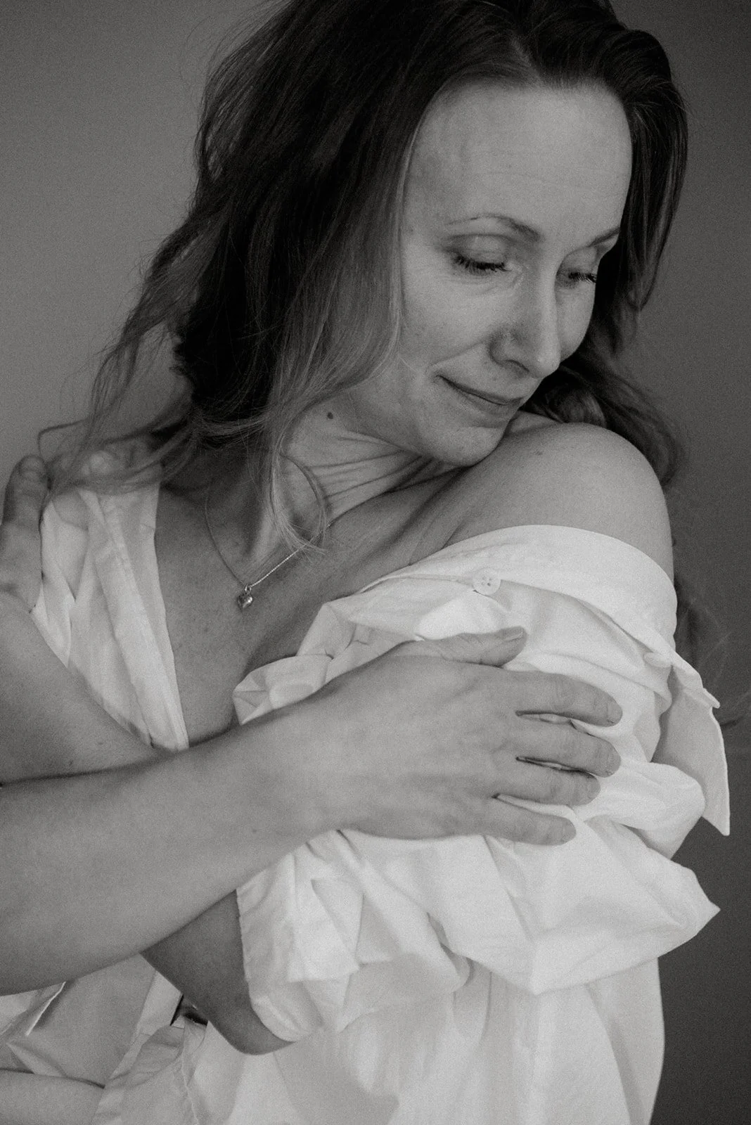 Mustavalkoinen henkilökuva Vaumiin yrittäjästä. Kuvannut yrityskuvaaja Heidi Väisänen.