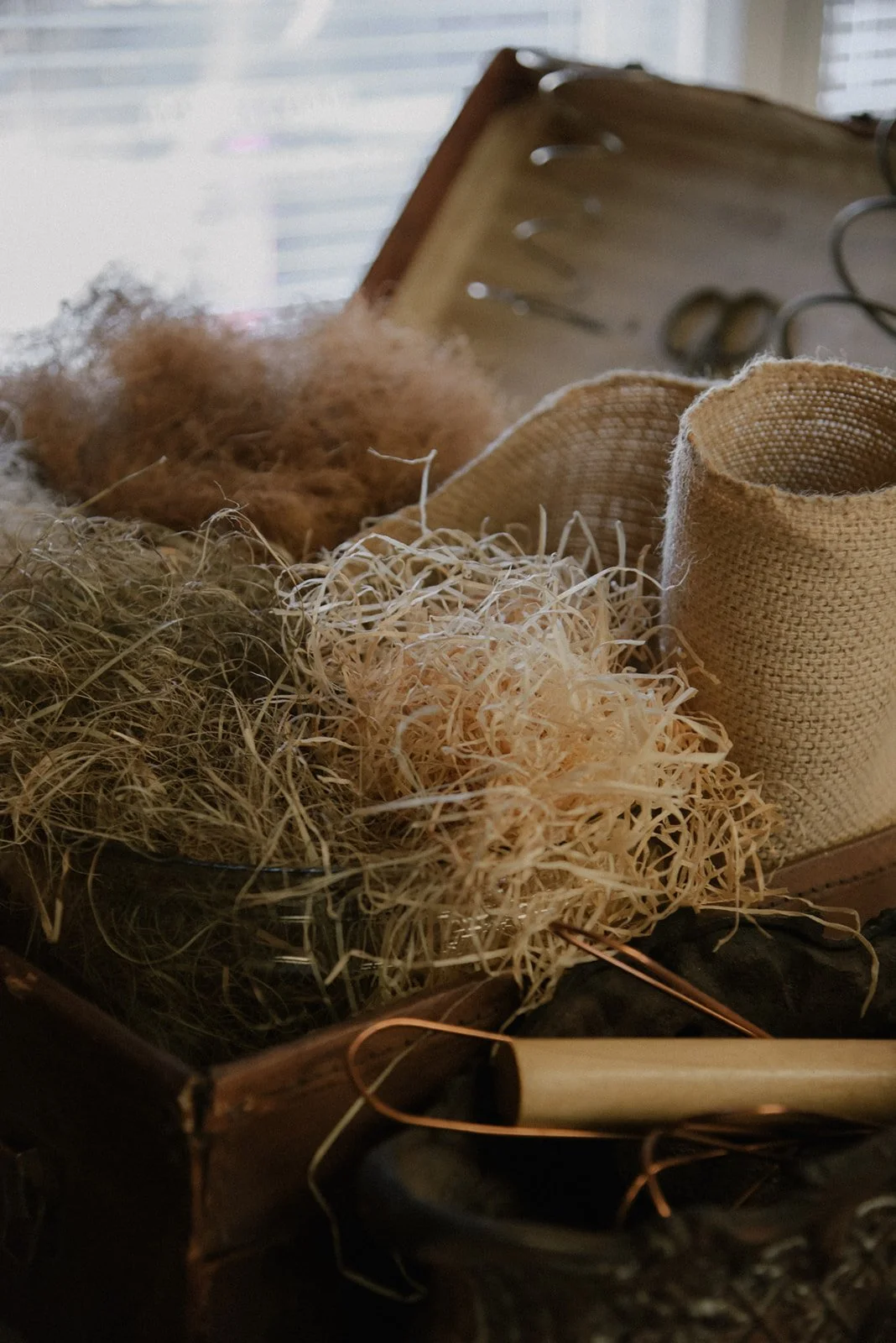 Kasa erilaisia verhoomon työkaluja.