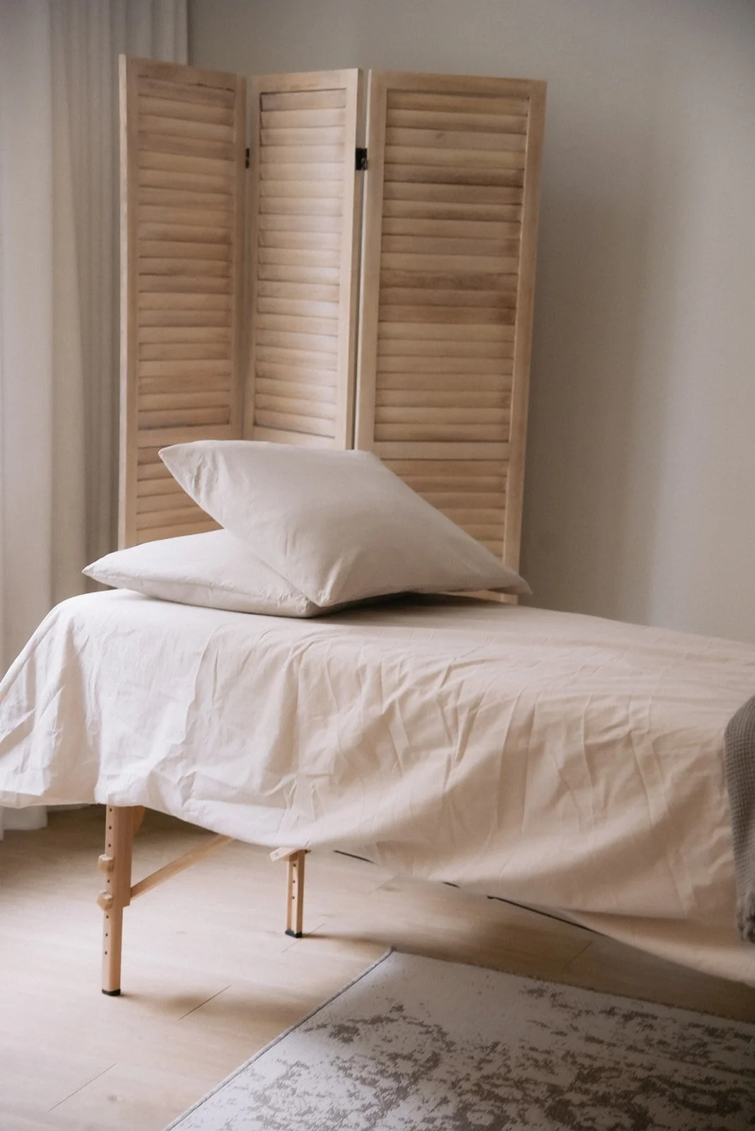 Brändikuva, jossa doulan työvälineitä.