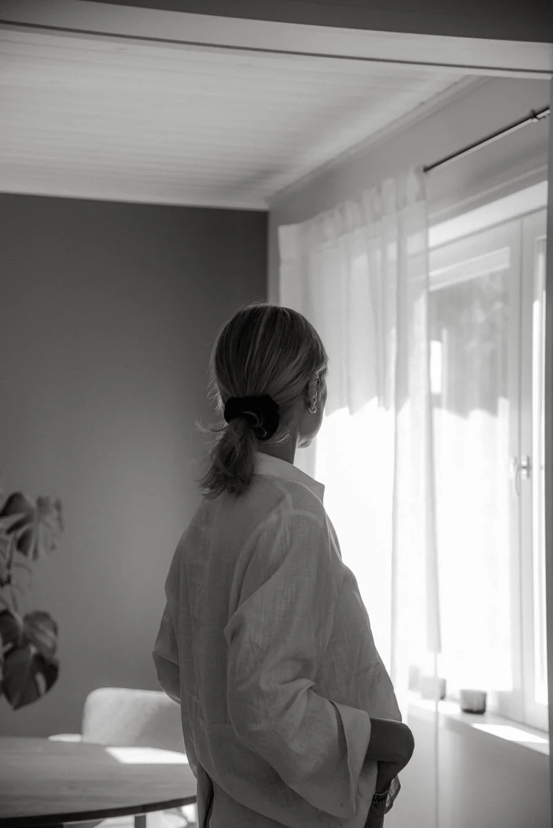 Mustavalkoinen kuva Neam Societyn yrittäjästä.