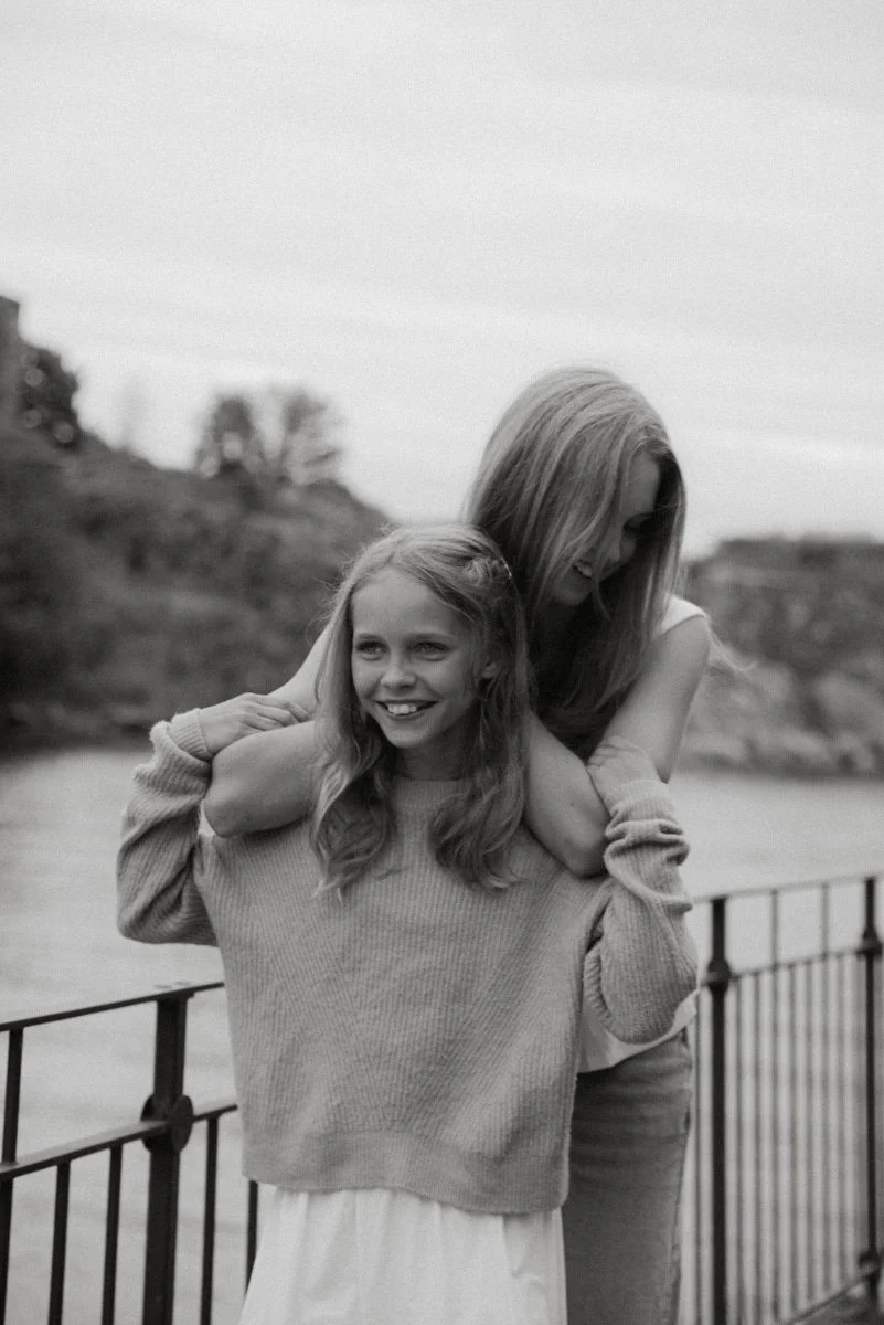 Sisarkuvaus meren äärellä.