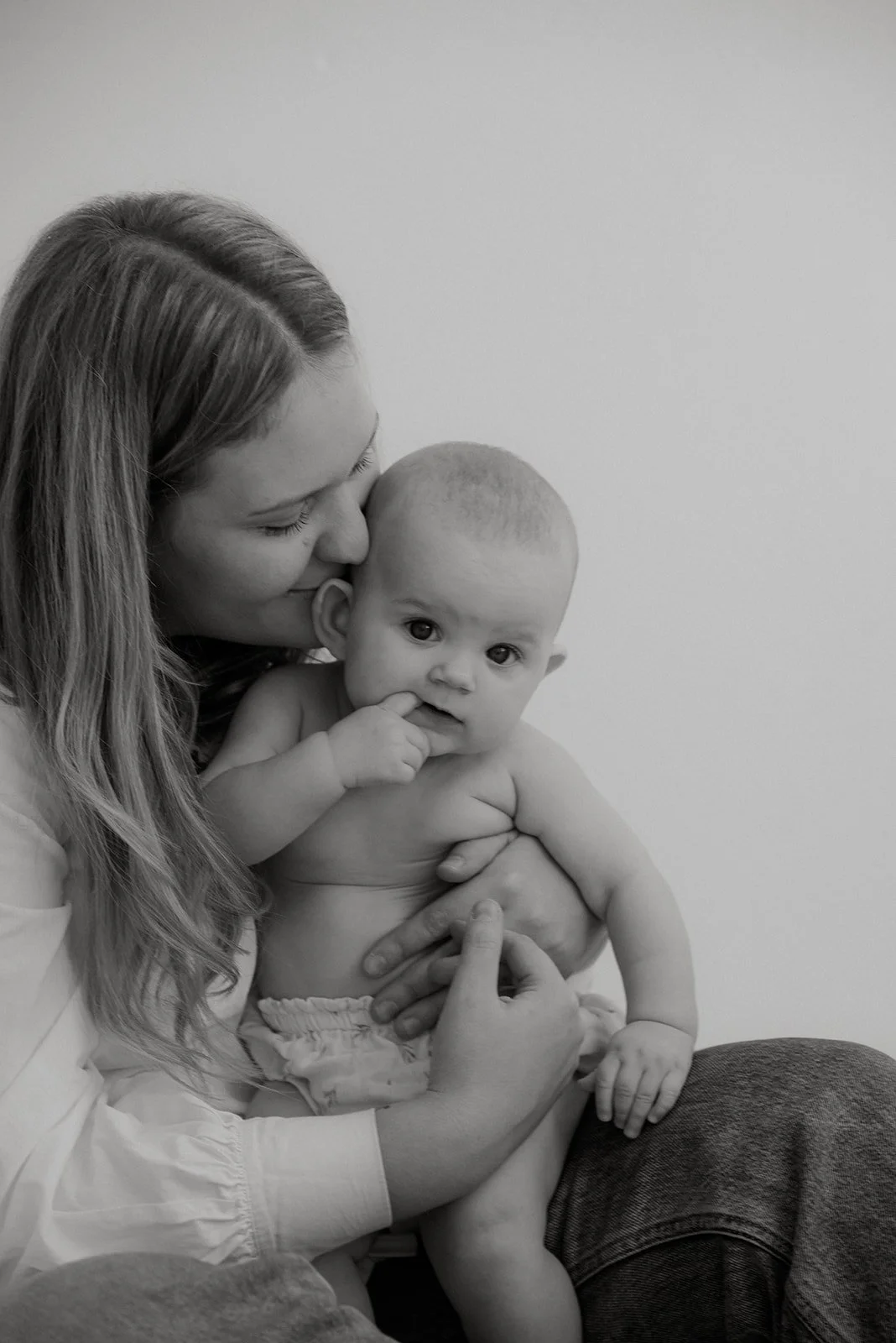 Heidi Väisäsen toteuttamat äiti ja lapsi -kuvaukset studiolla.