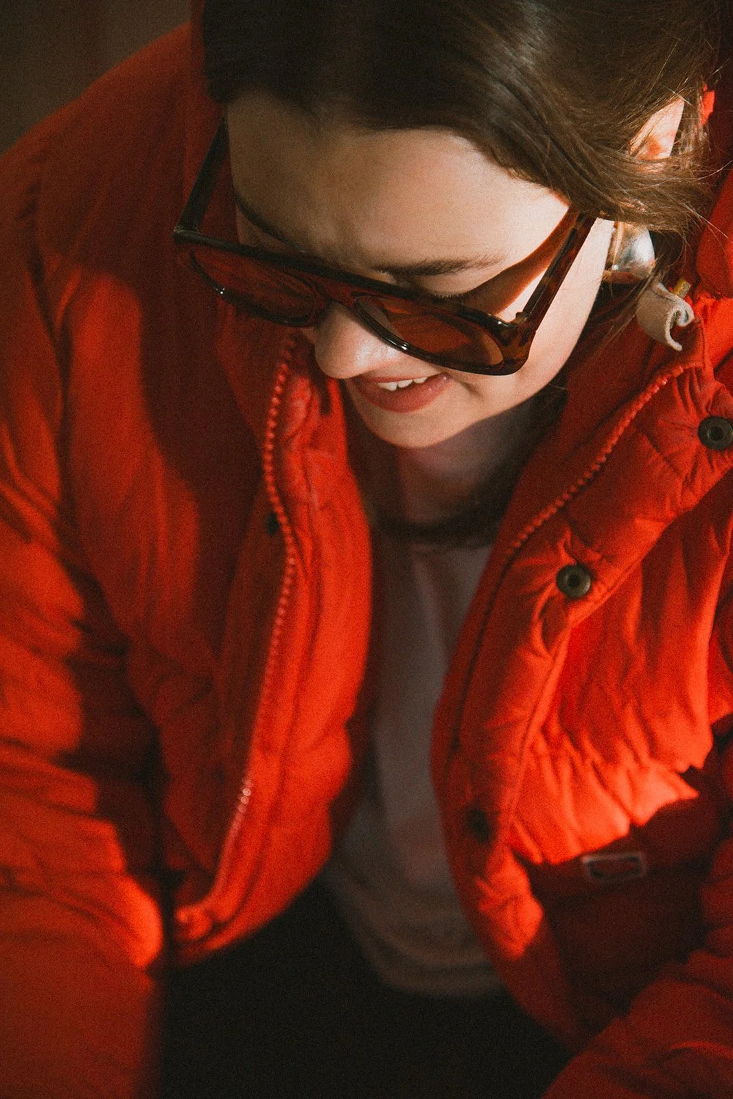 Lähikuva Edlan yrittäjästä. Kuvannut henkilökuvaaja Heidi Väisänen.