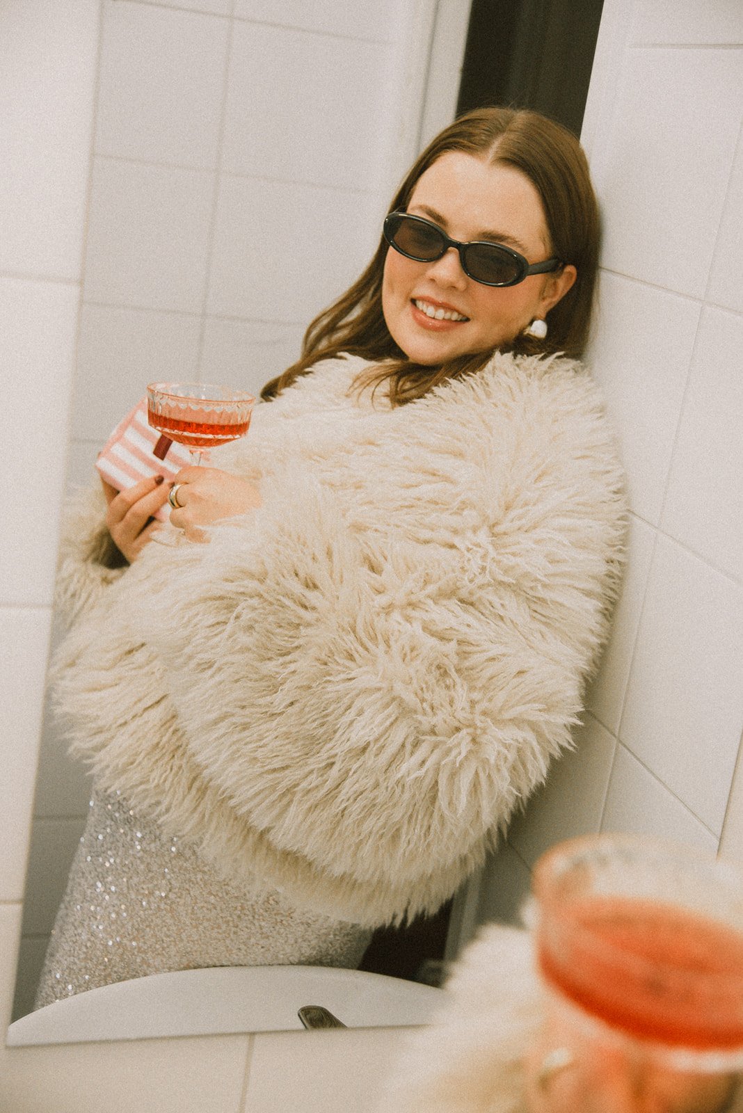 Peilin kautta kuvattu henkilökuva Edlan yrittäjästä. Kuvannut yrityskuvaaja Heidi Väisänen.