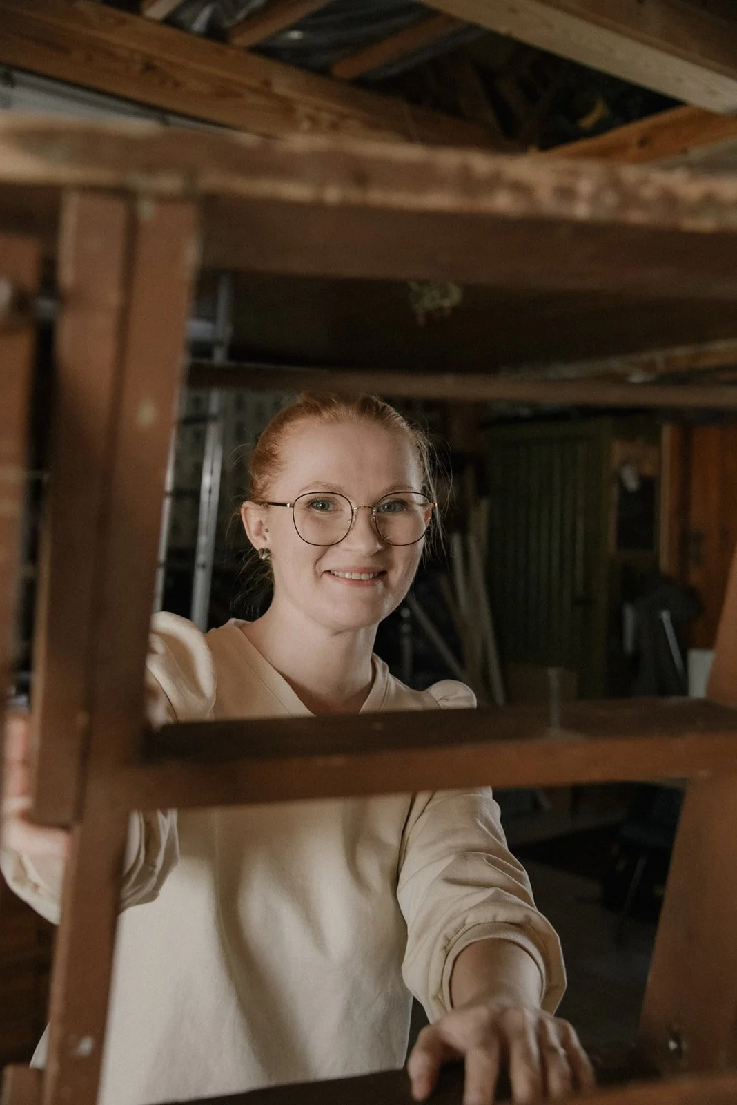 Henkilökuva Verhoiluliike Eklundin yrittäjästä. Kuvannut henkilökuvaaja Heidi Väisänen.